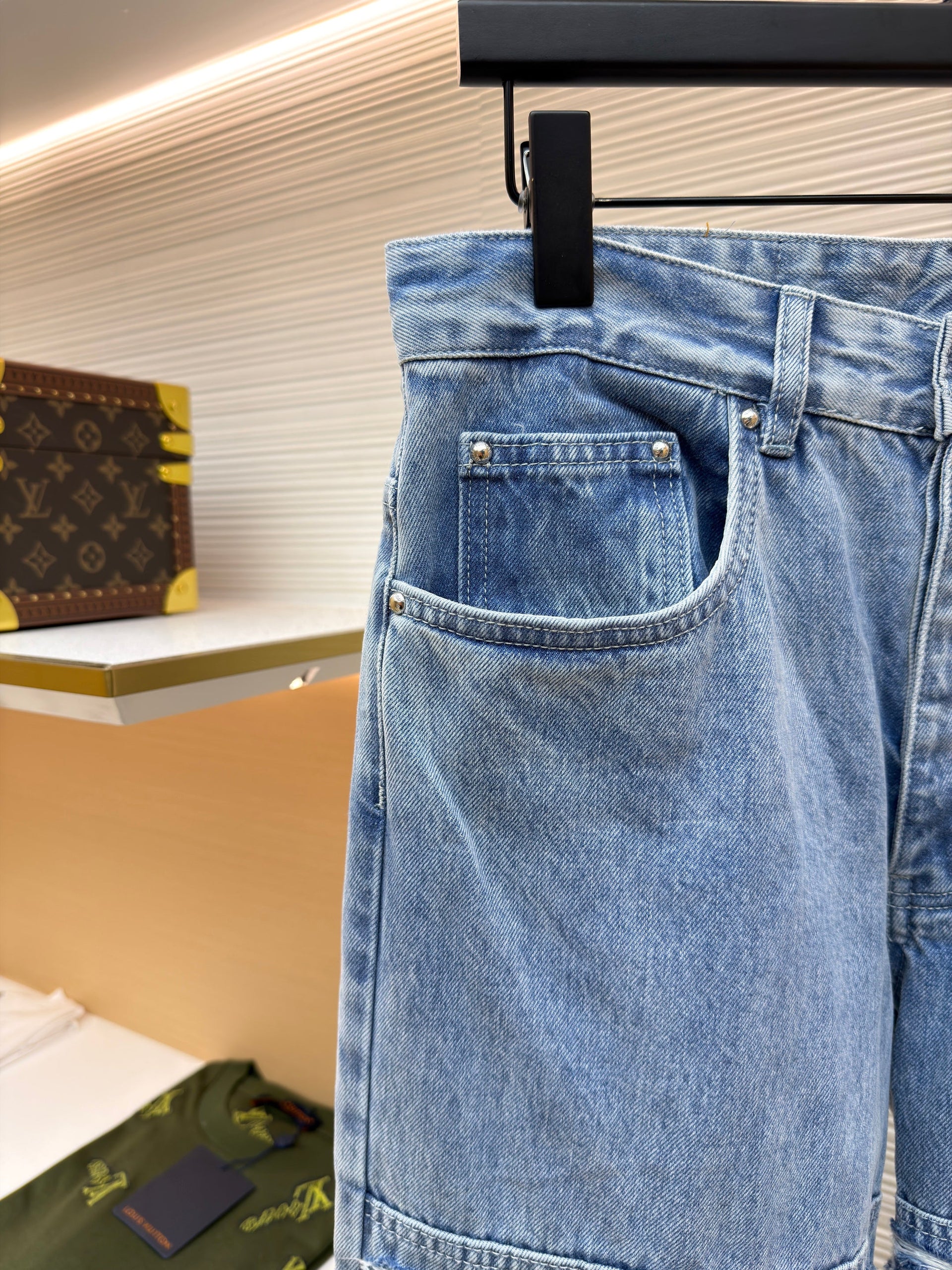 LOU JEANS