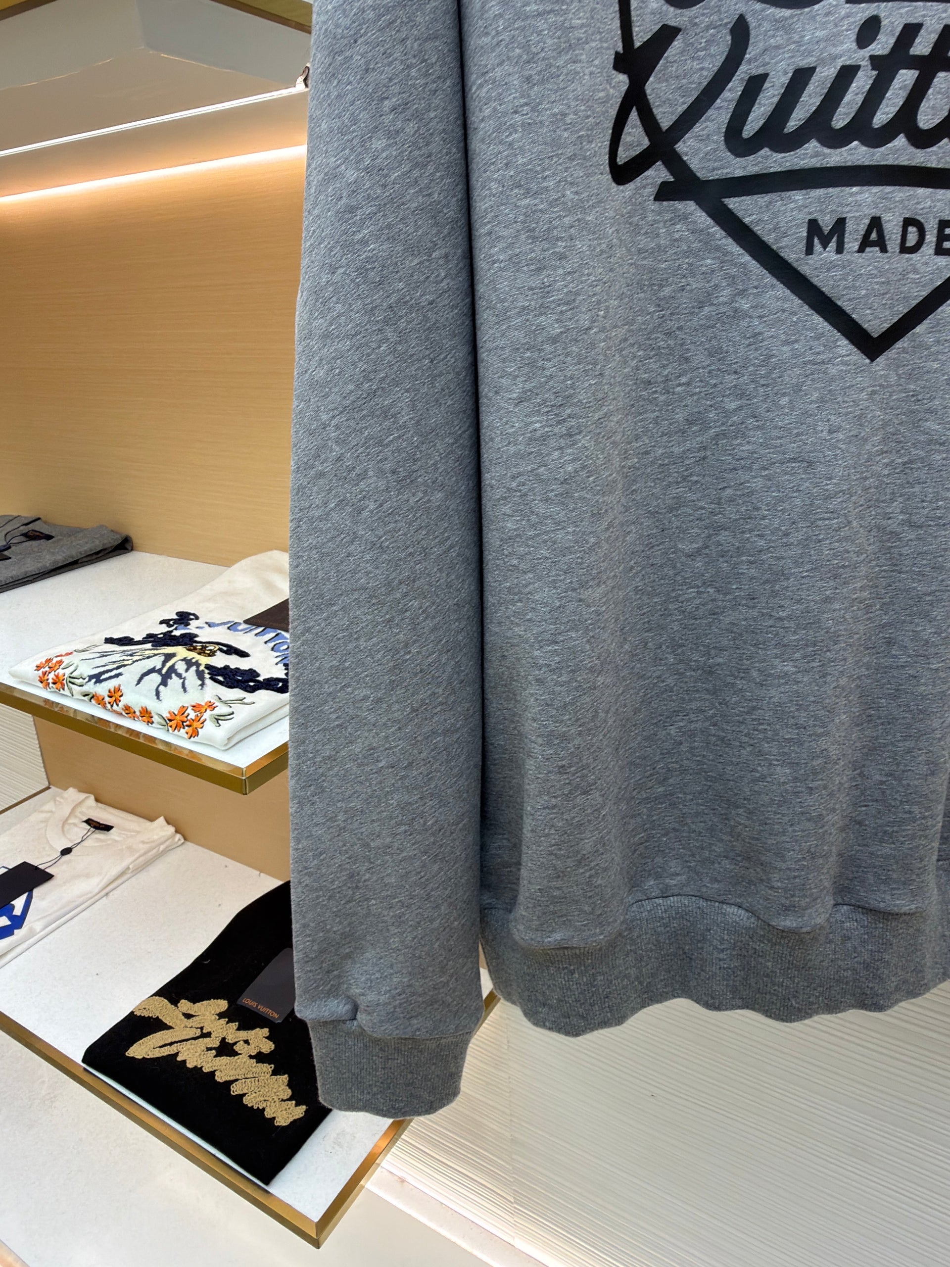 LOU SWEATSHIRT