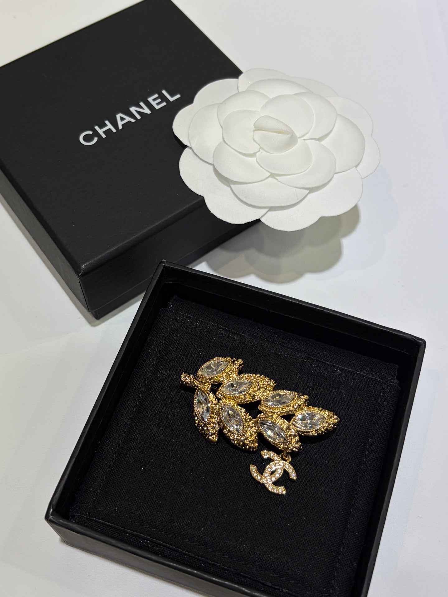 CC BROOCHE