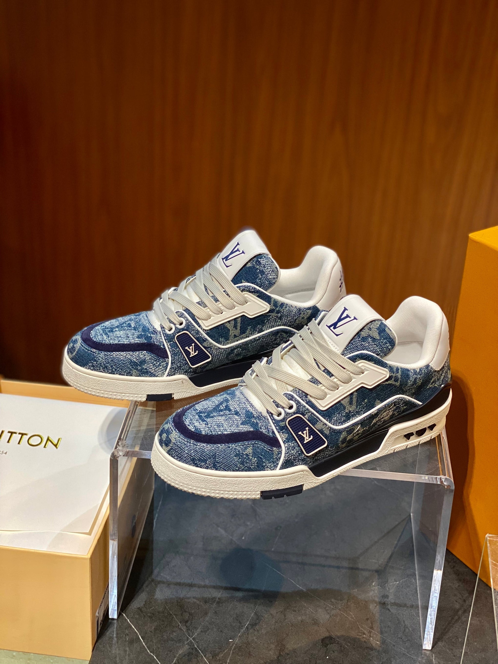 LOU TRAINERS