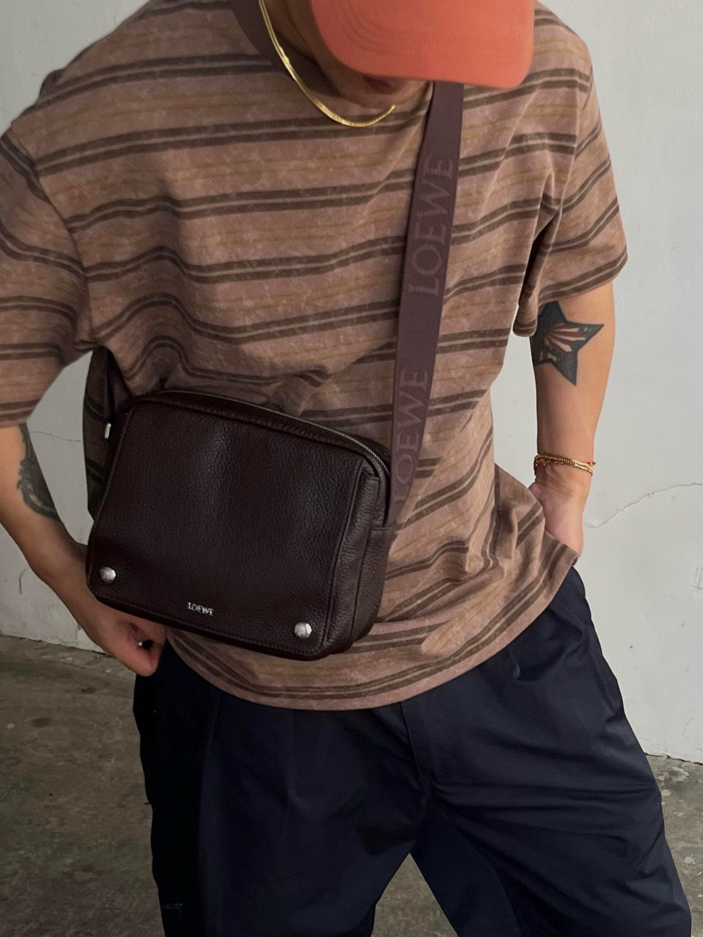 LOEW PEBBLE MESSENGER BAG