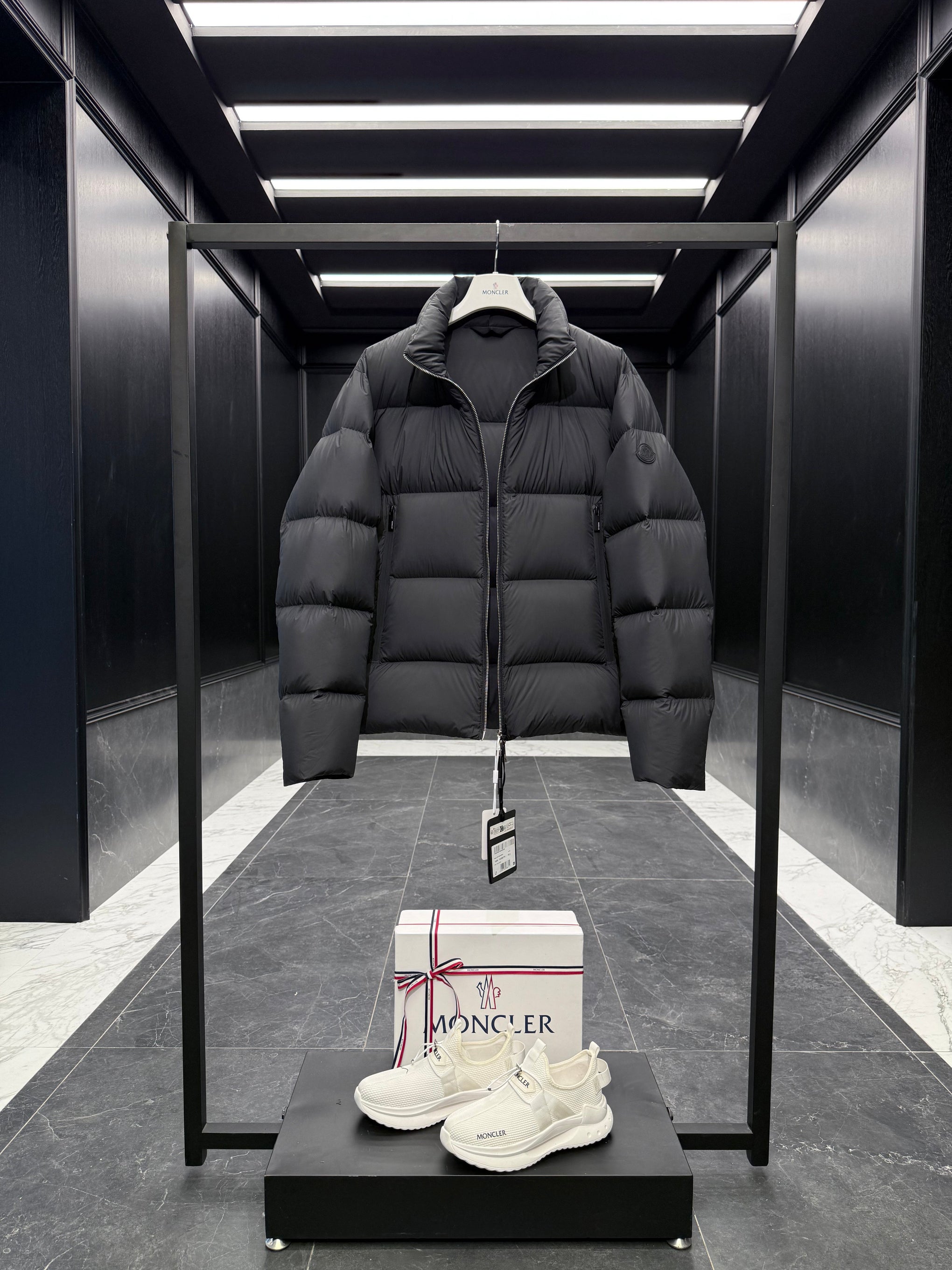 MONC TARN JACKET