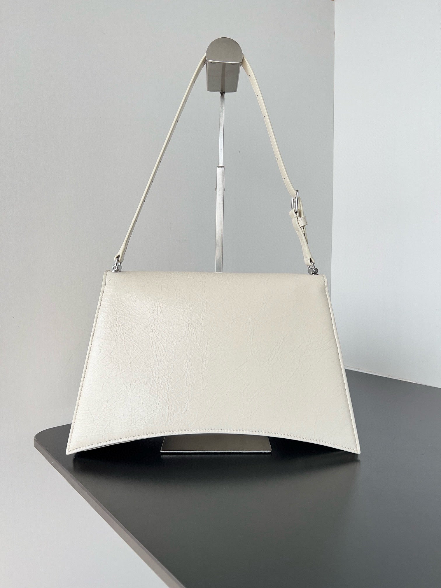 BAL MEDIUM CRUSH BAG