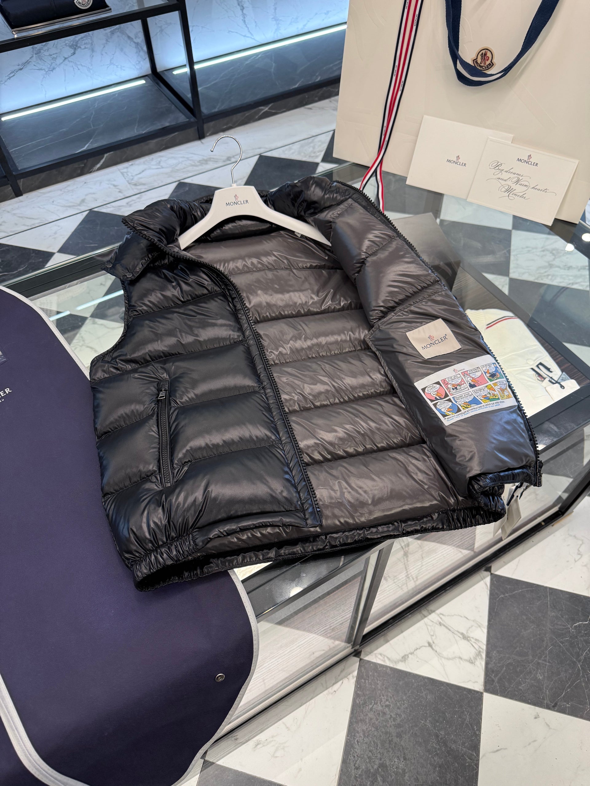 MONC BORMES VEST