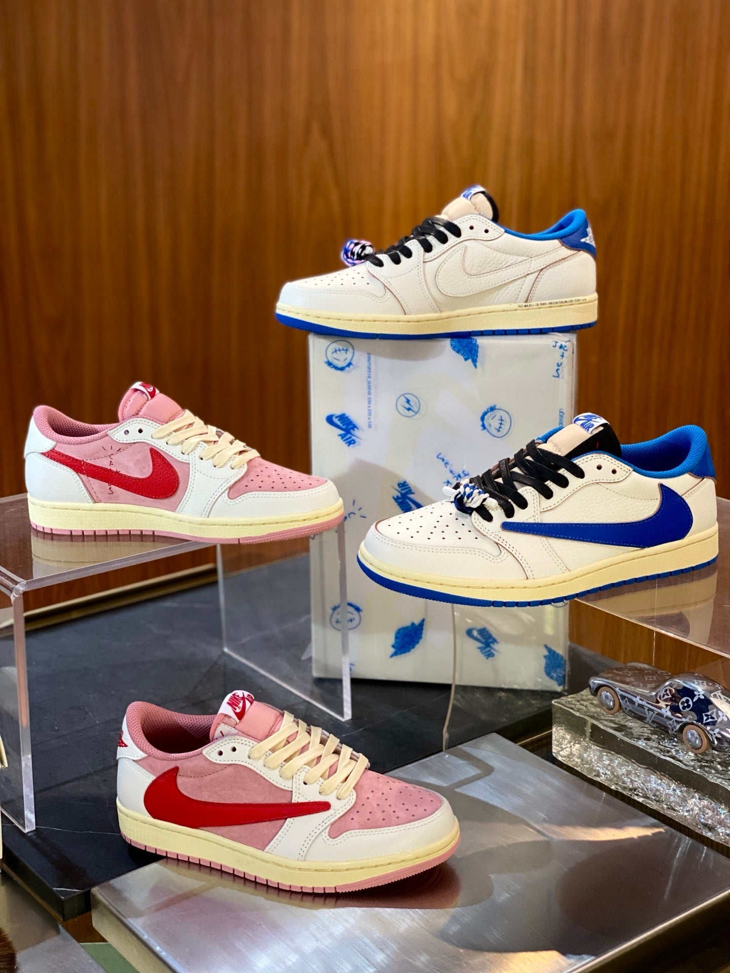 TRAVIS S x JORDAN 1 LOW SNEAKERS