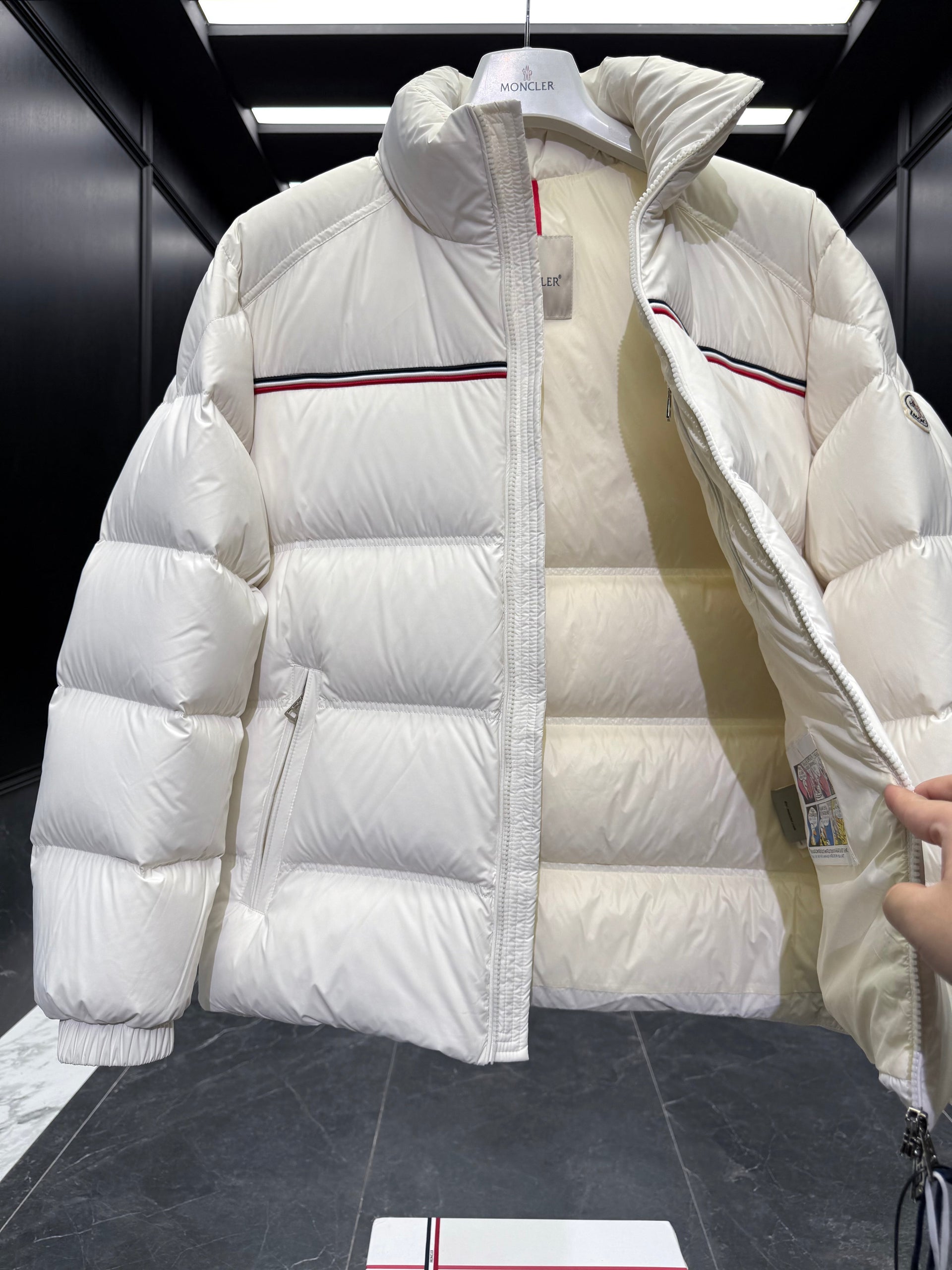 MONC BOUVAQUE JACKET