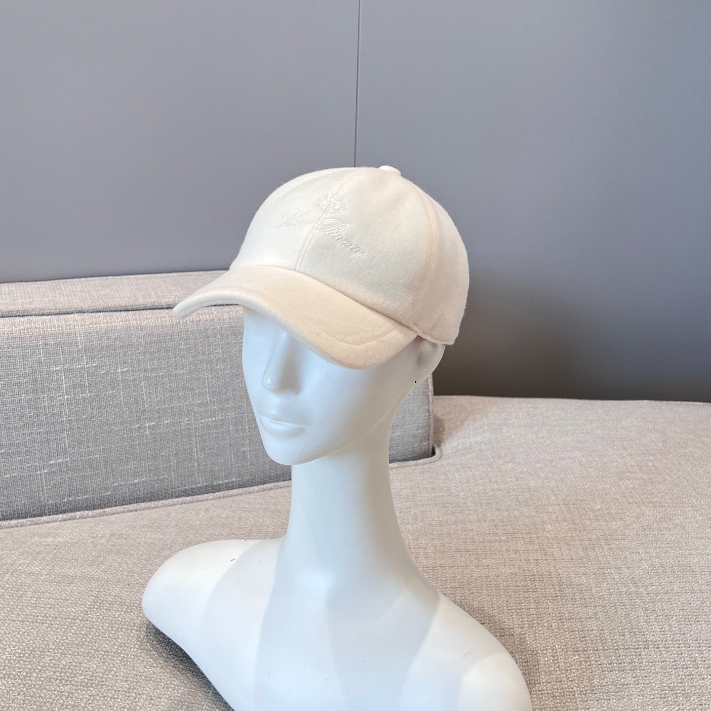 LORO P CASHMERE CAP