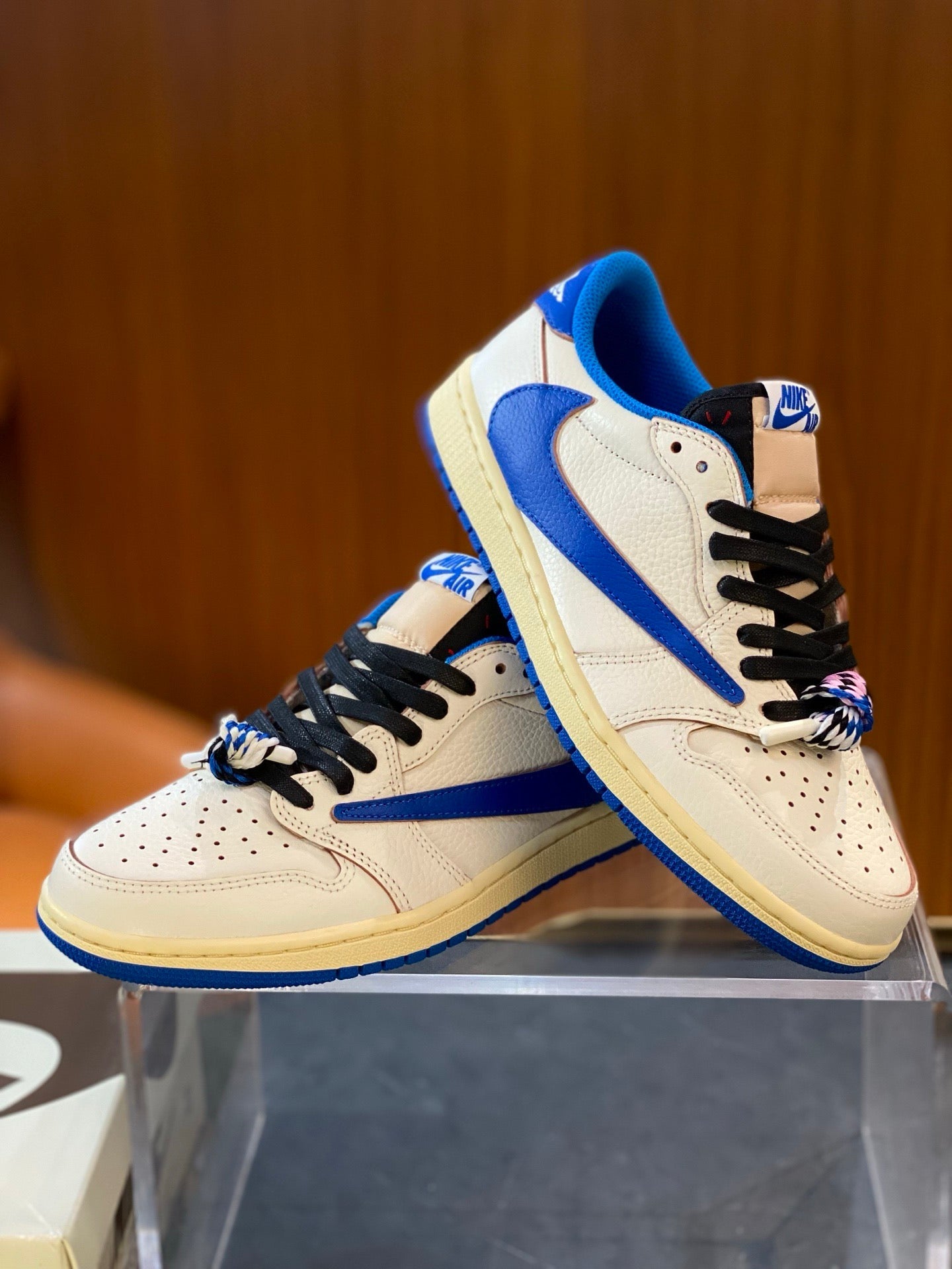 TRAVIS S x JORDAN 1 LOW SNEAKERS