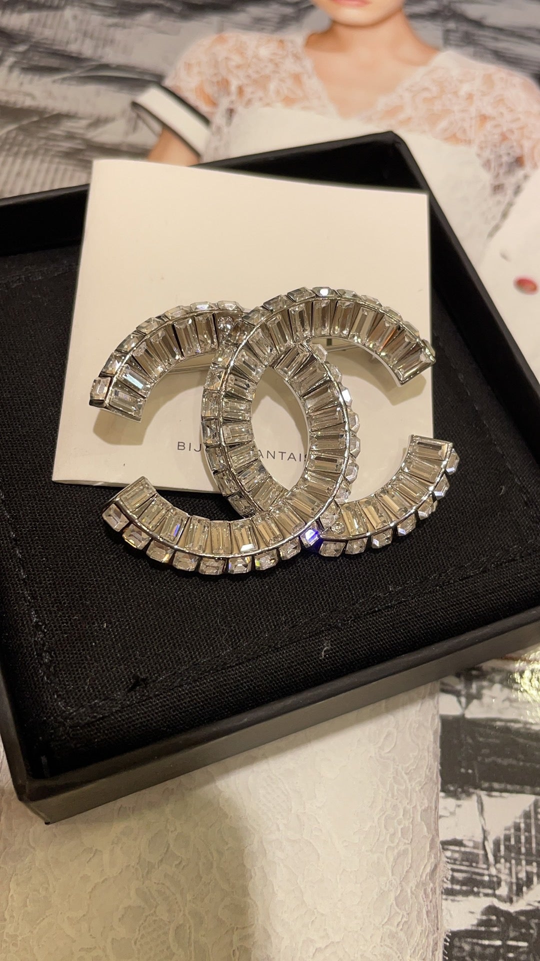 CC BROOCHE