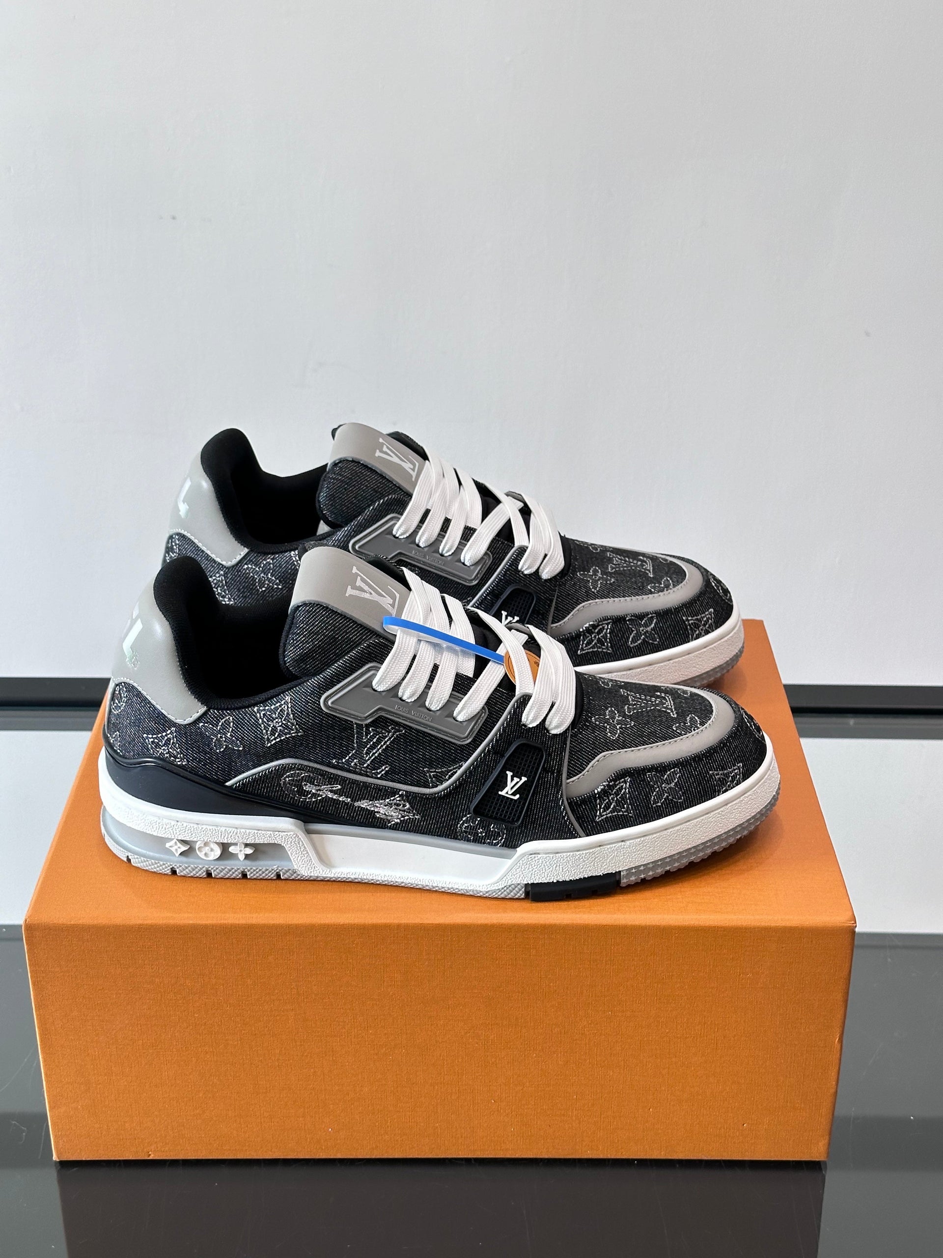 LOU TRAINERS