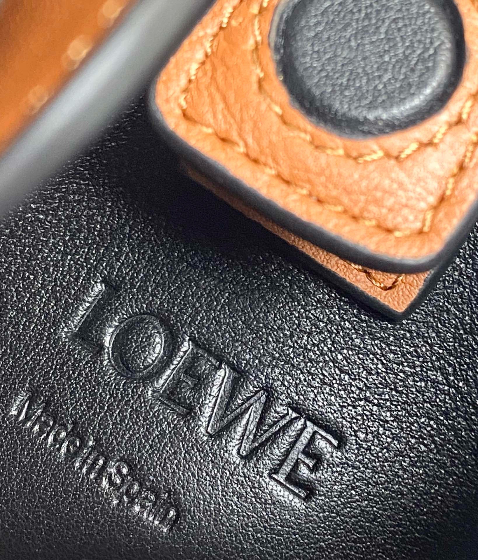 LOEW ELEPHANT POCKET BAG