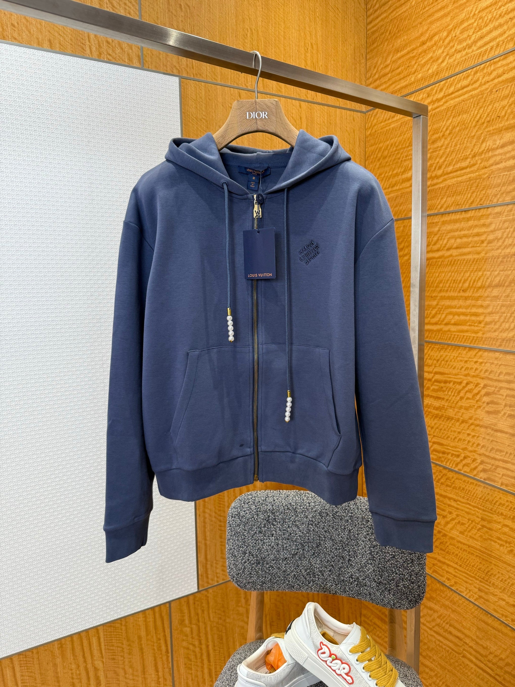 LOU ZIP SWEATSHIRT