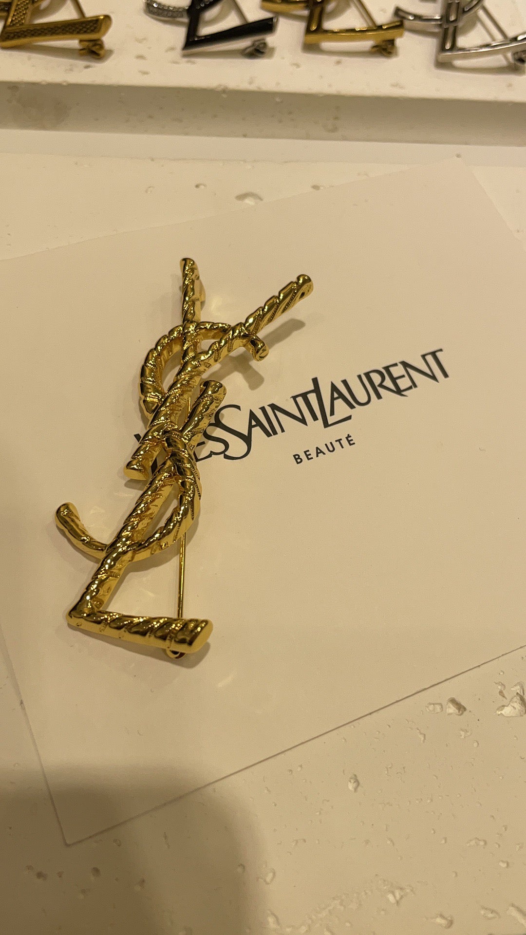 SL BROOCHE