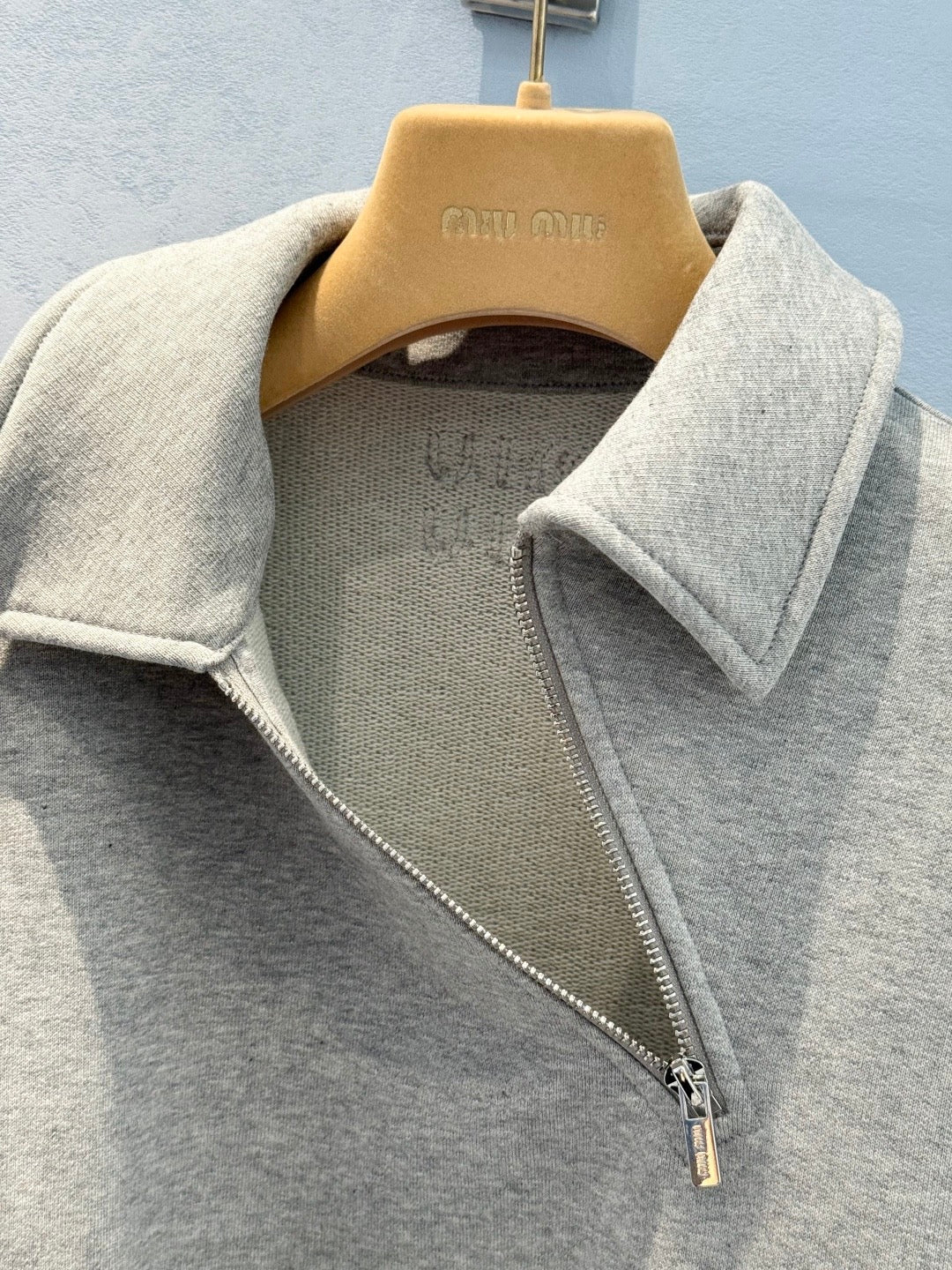 MIU M SWEATSHIRT