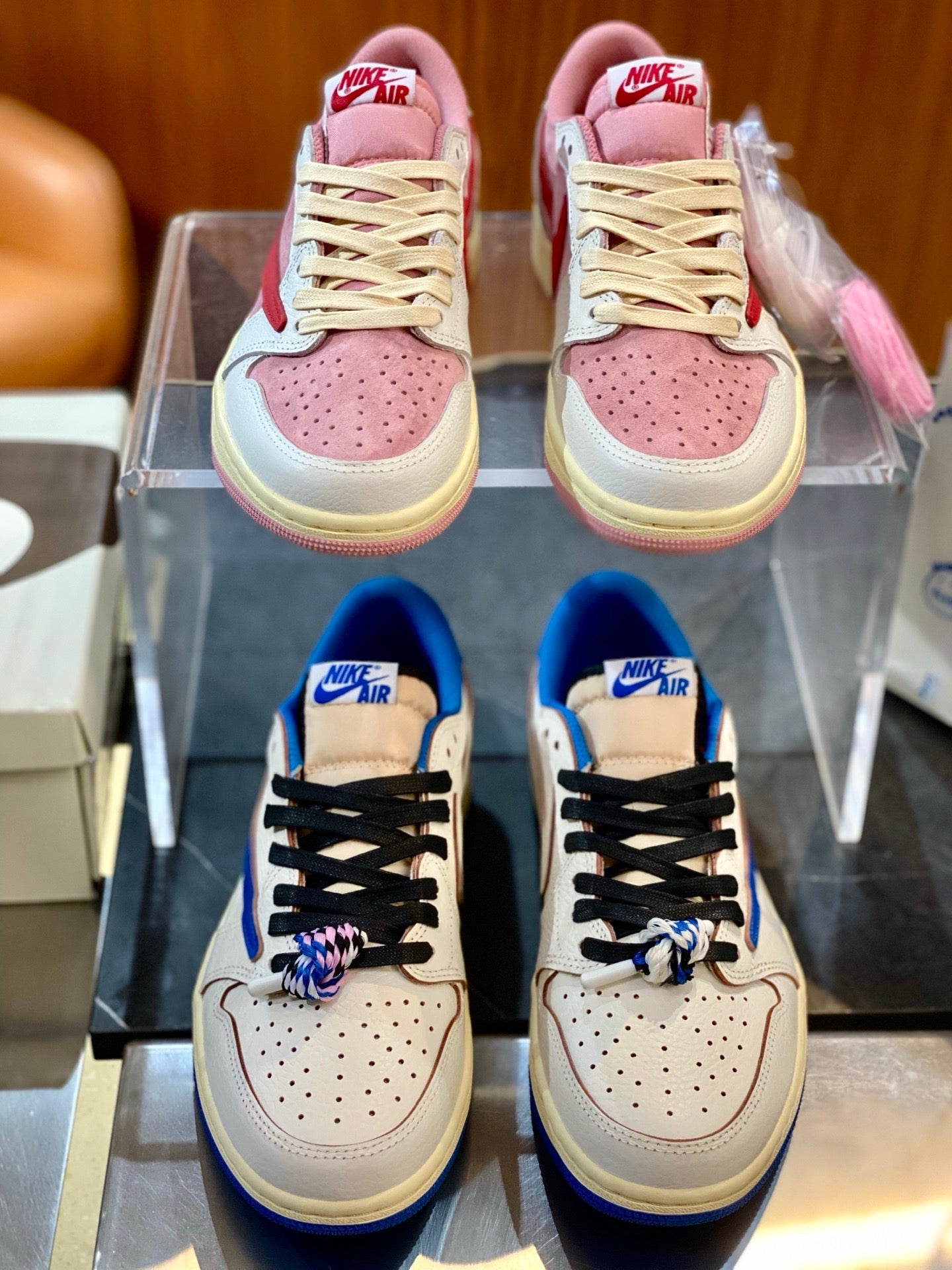 TRAVIS S x JORDAN 1 LOW SNEAKERS