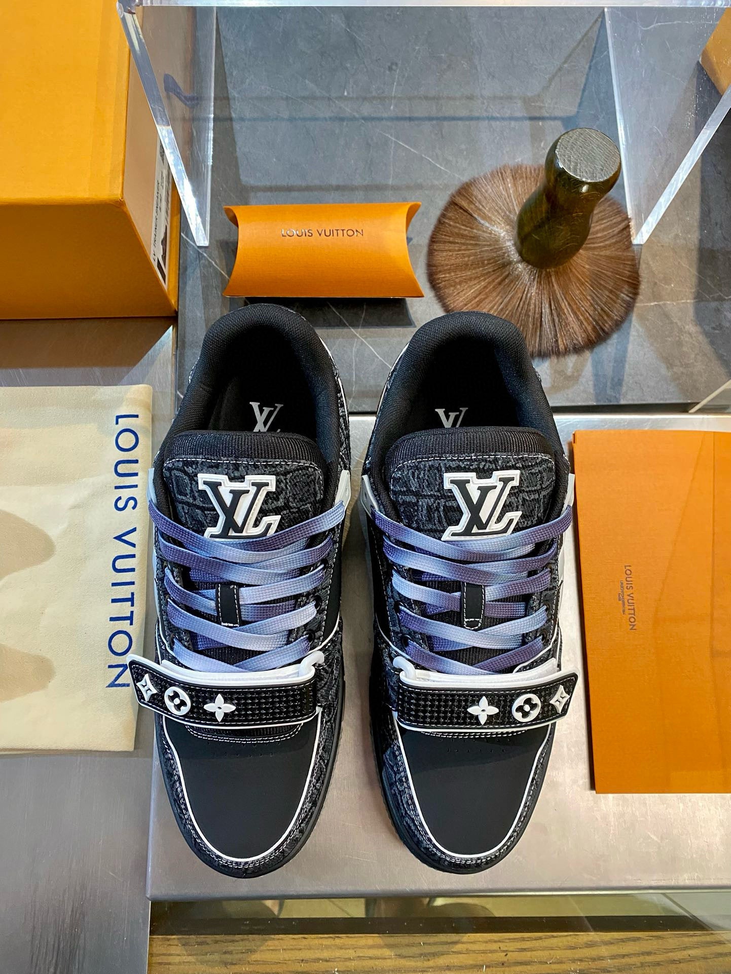 LOU TRAINERS