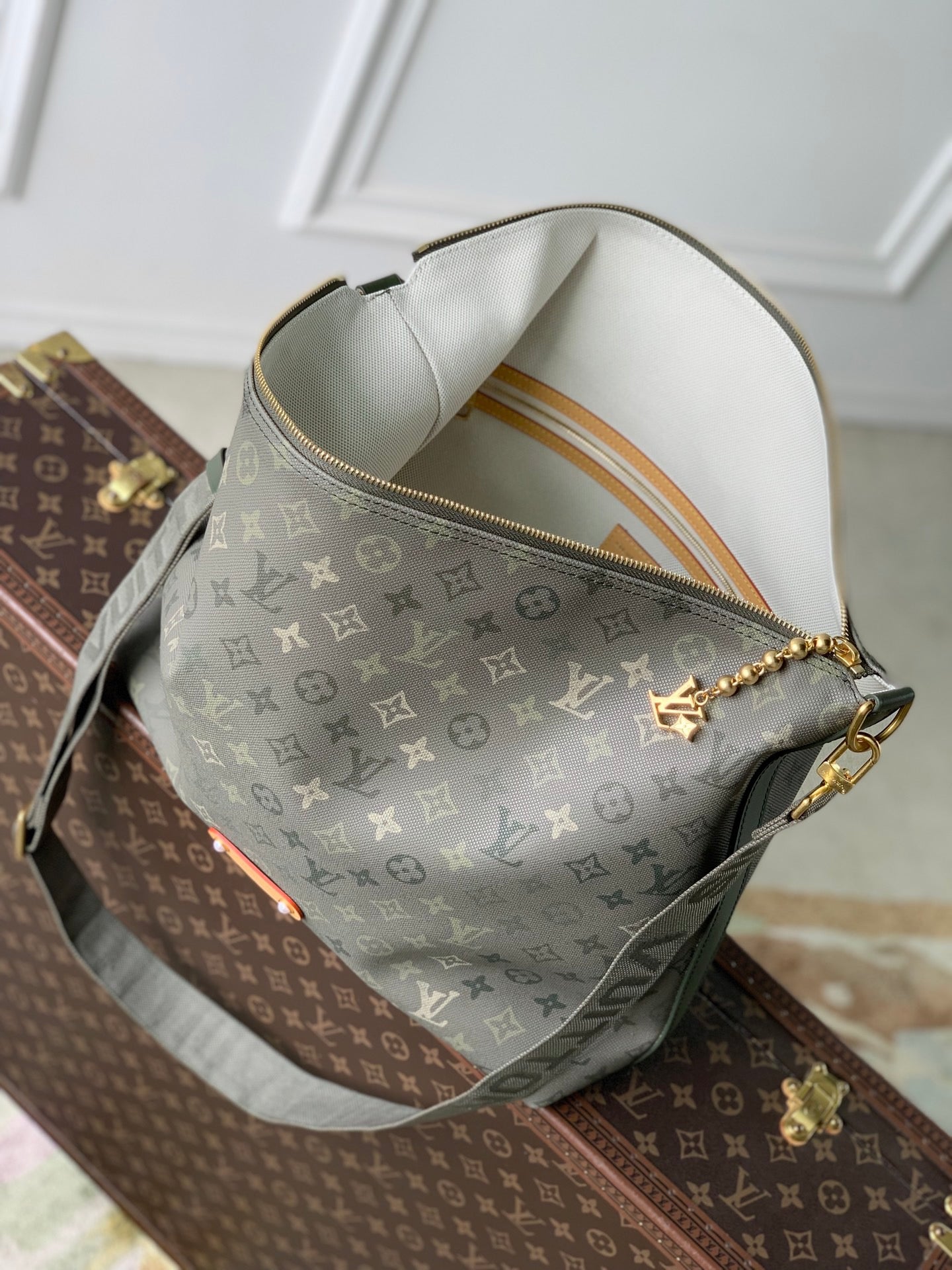 LOU VAGABOND HOBO BAG