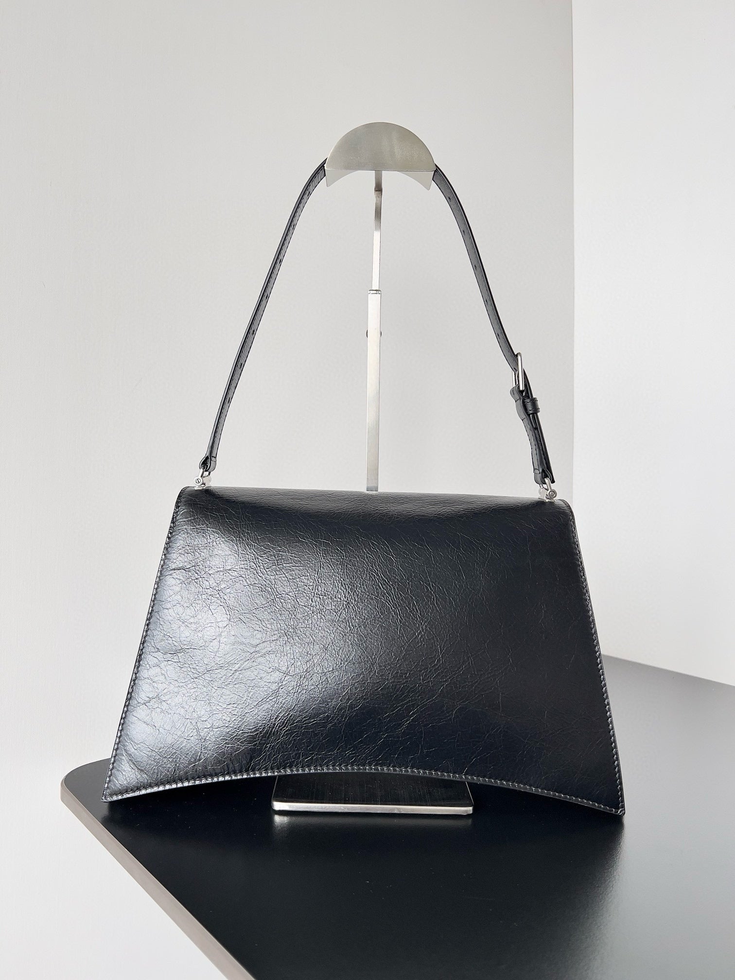 BAL MEDIUM CRUSH BAG