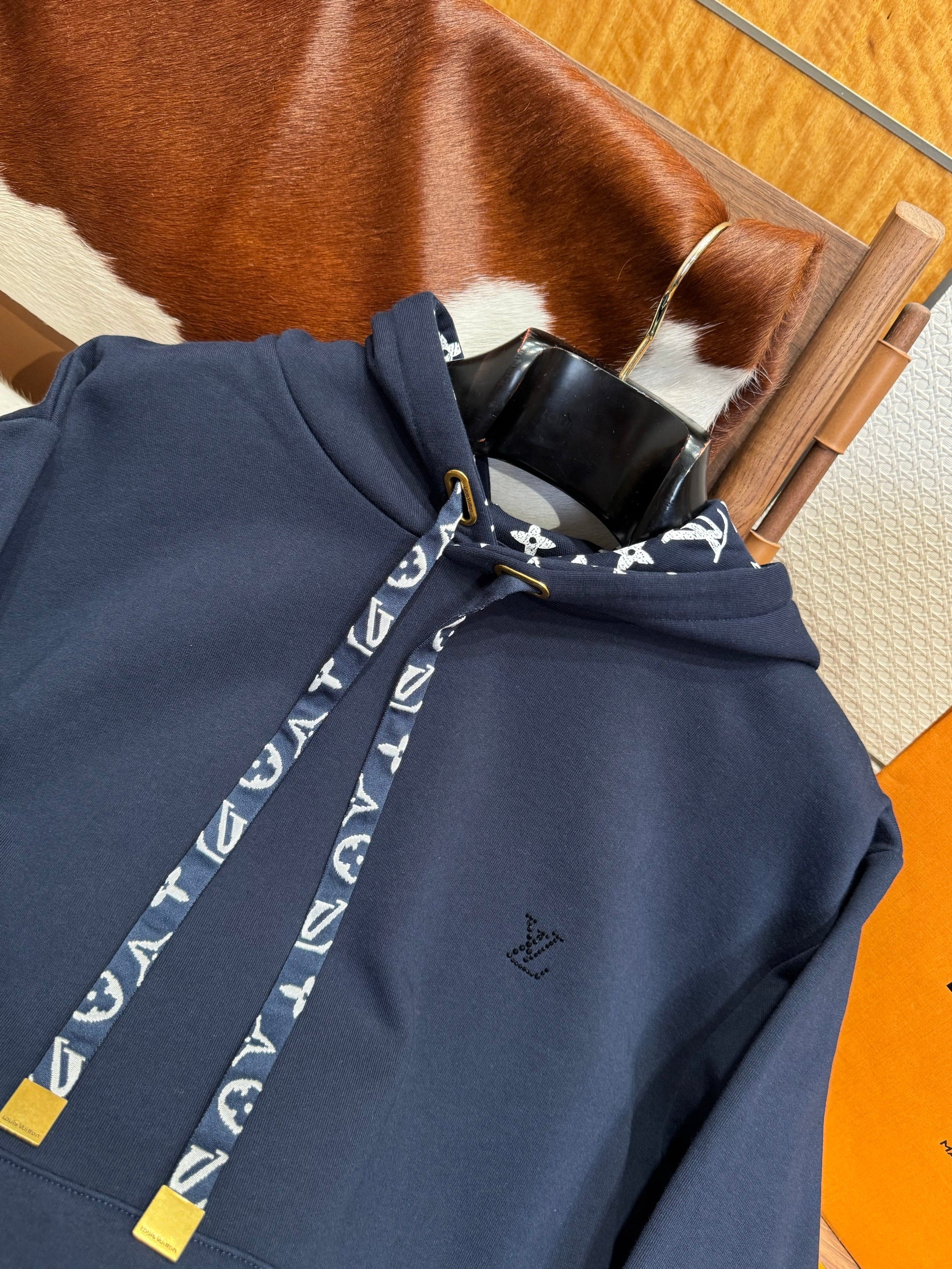 LOU HOODIE