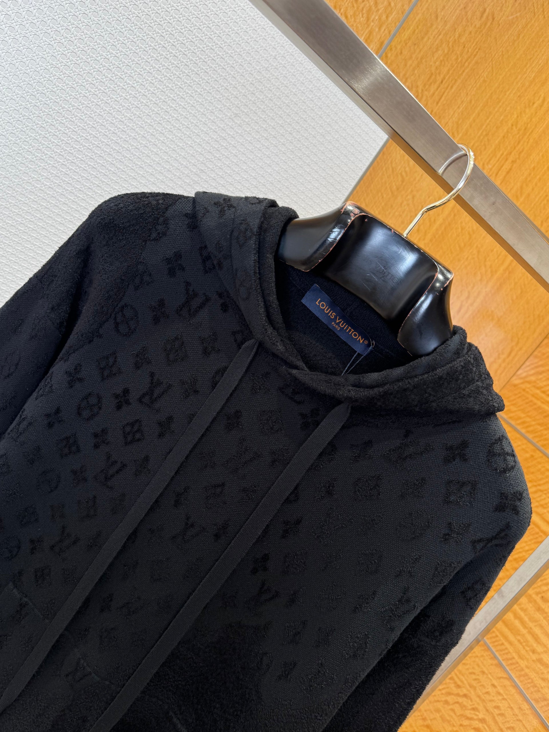 LOU HOODIE