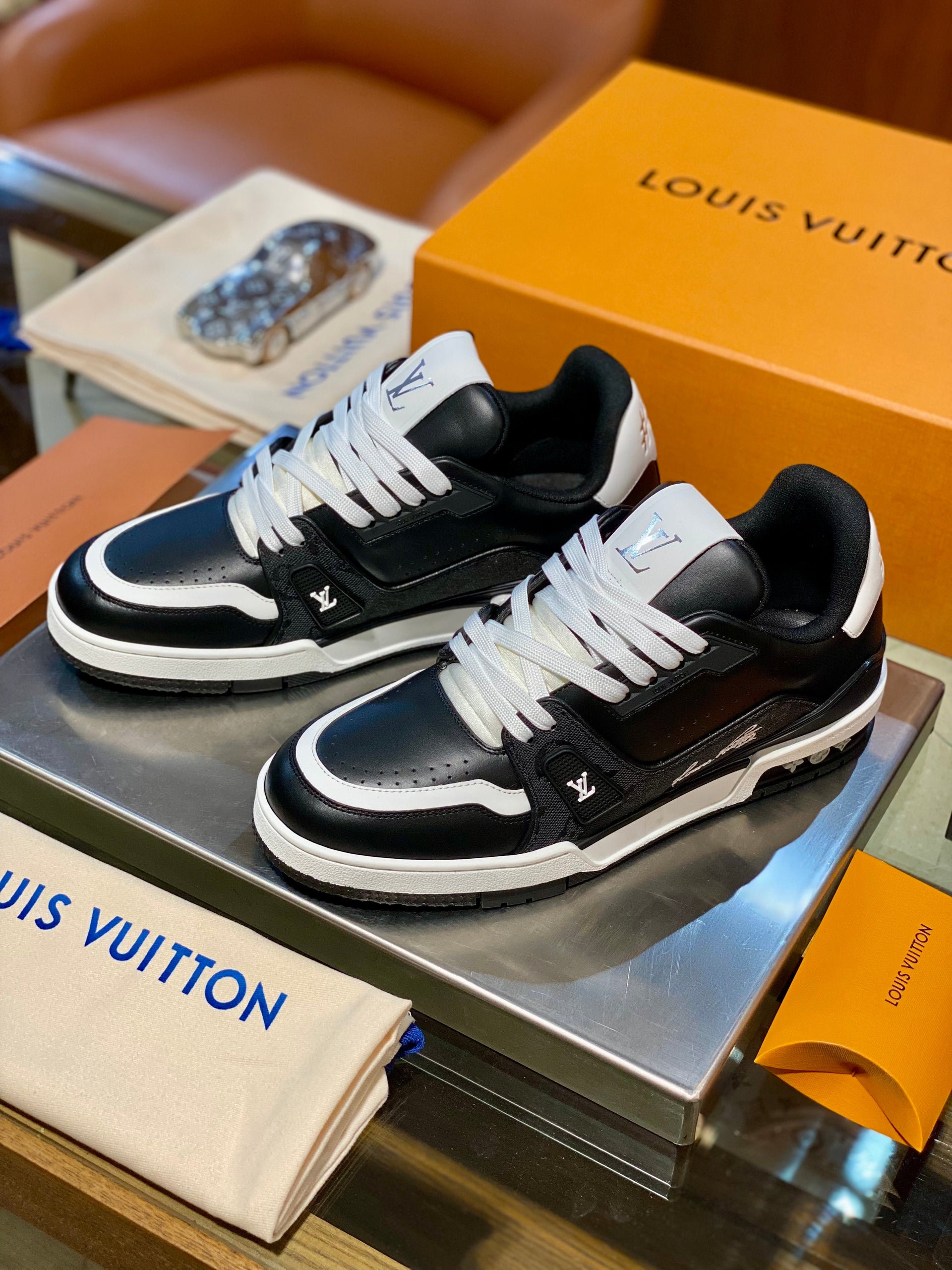 LOU TRAINERS