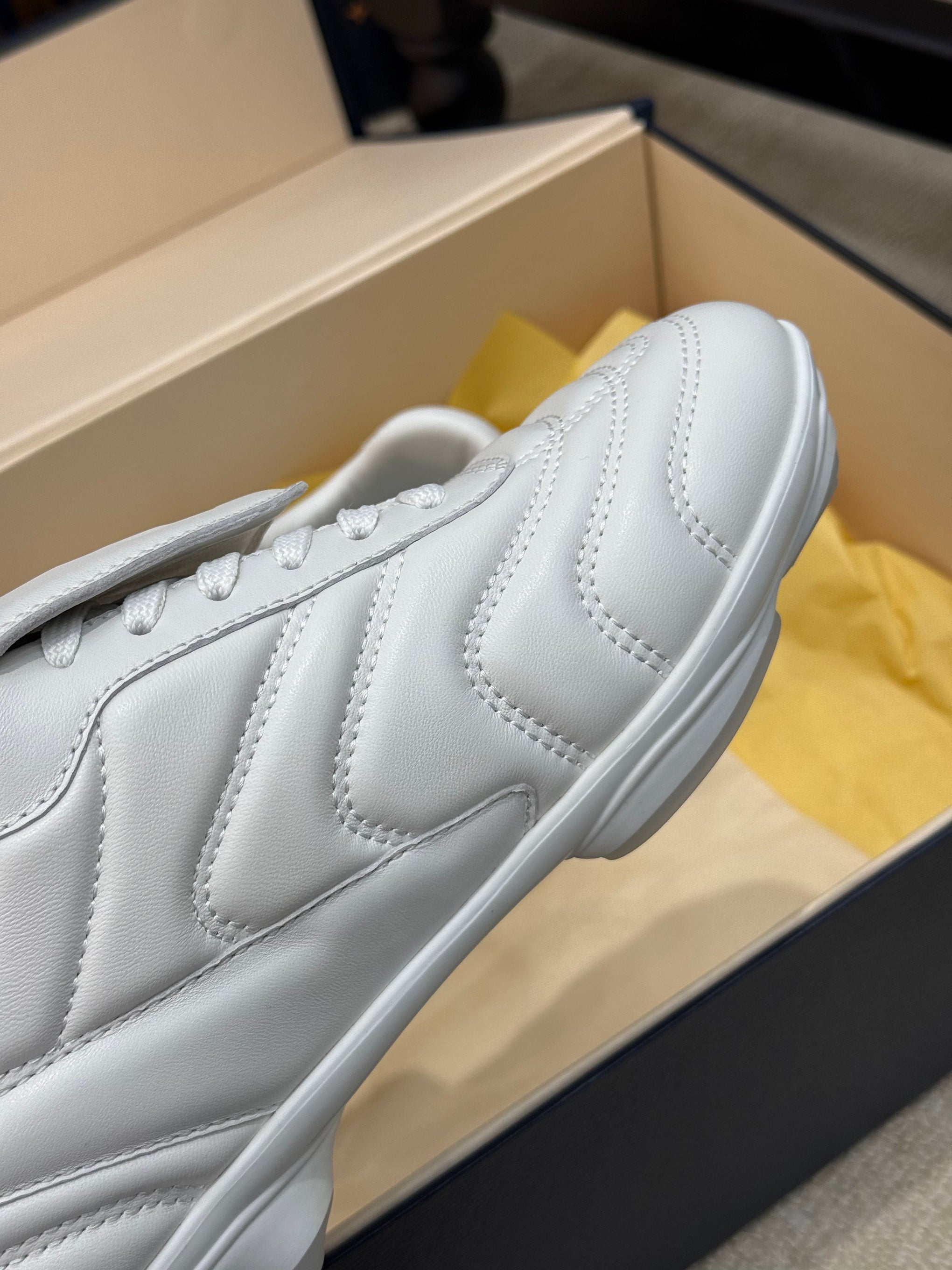 LOU FOOTPRINT SNEAKER
