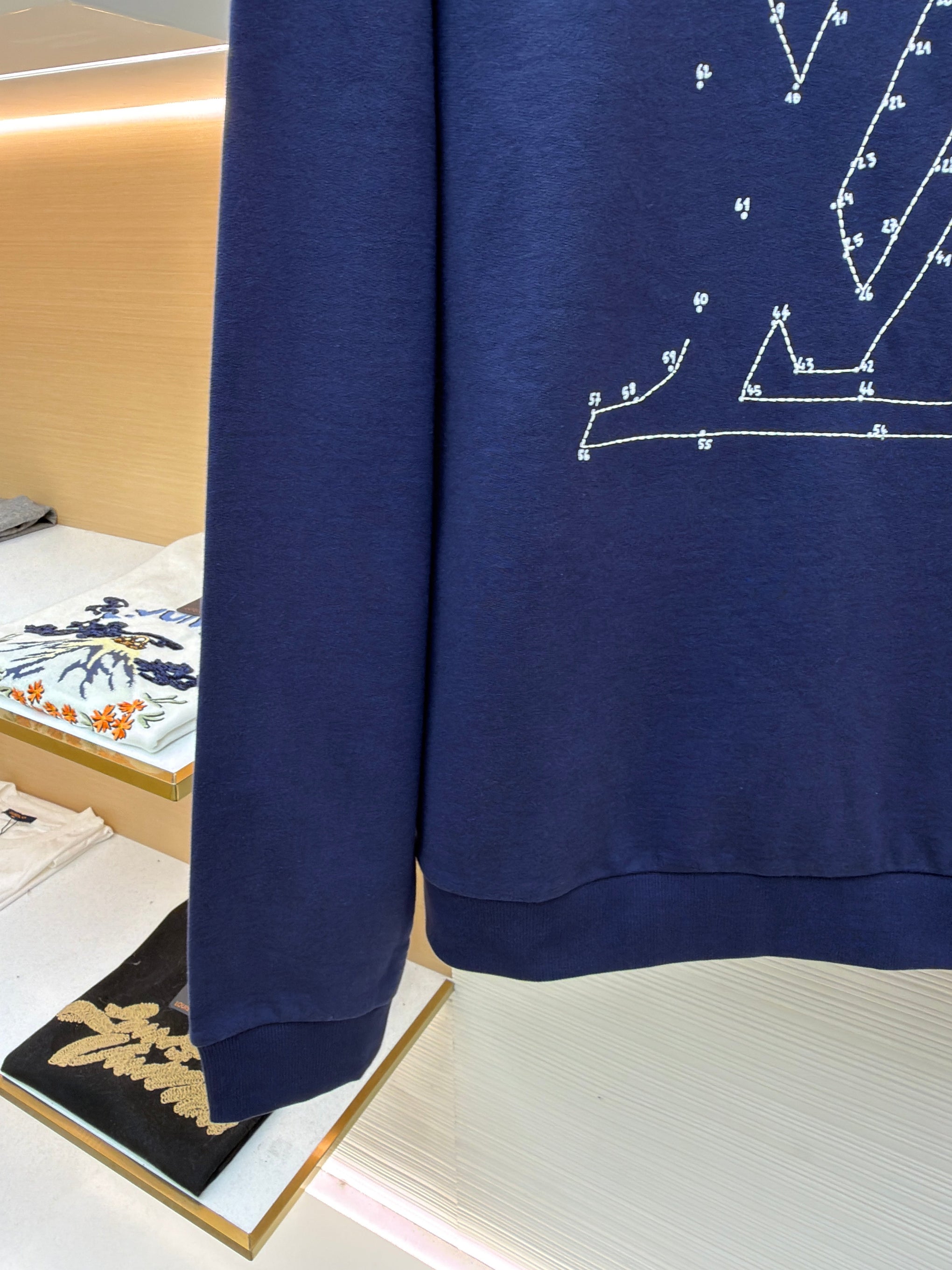 LOU SWEATSHIRT