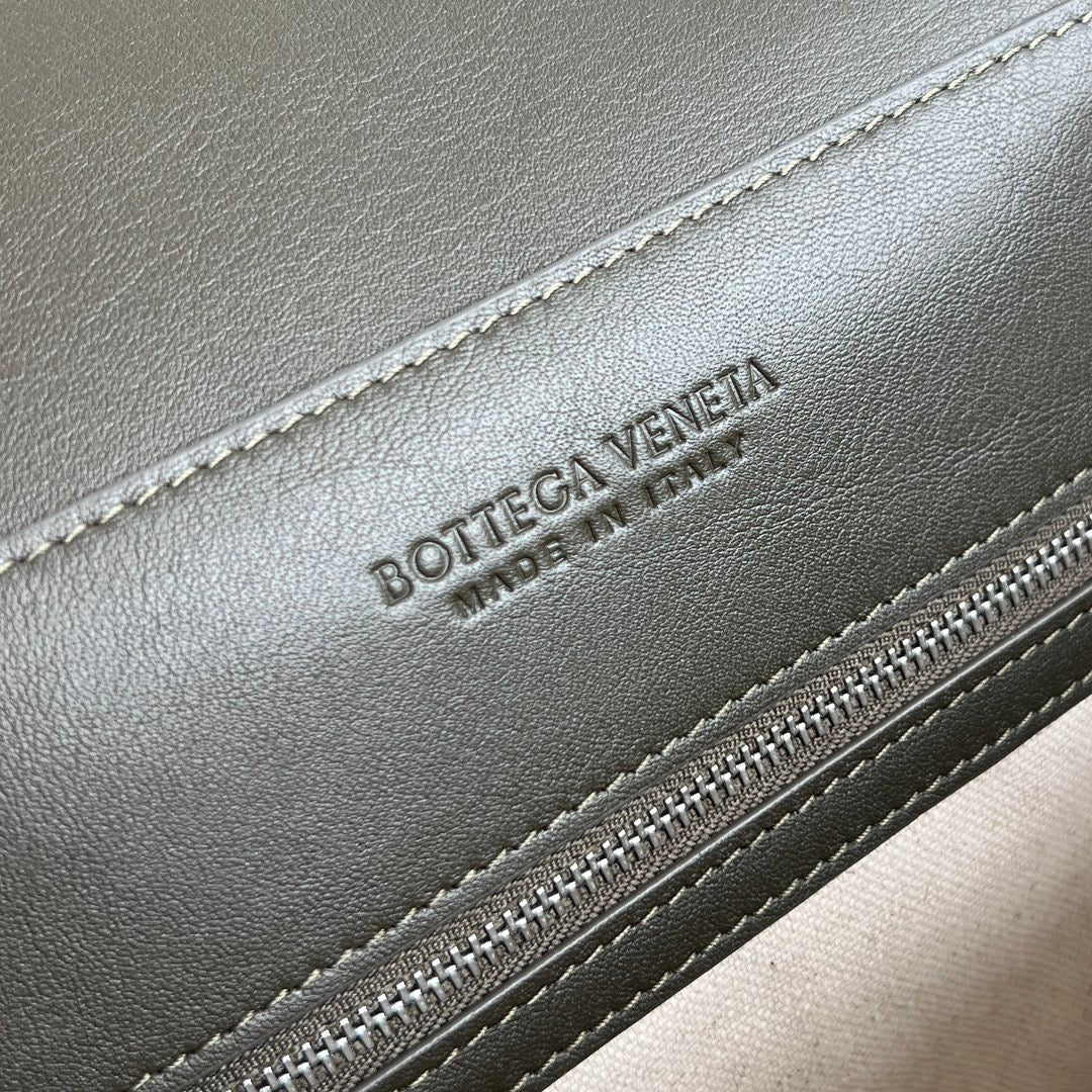 BOTT V SMALL ANDIAMO MESSENGER BAG