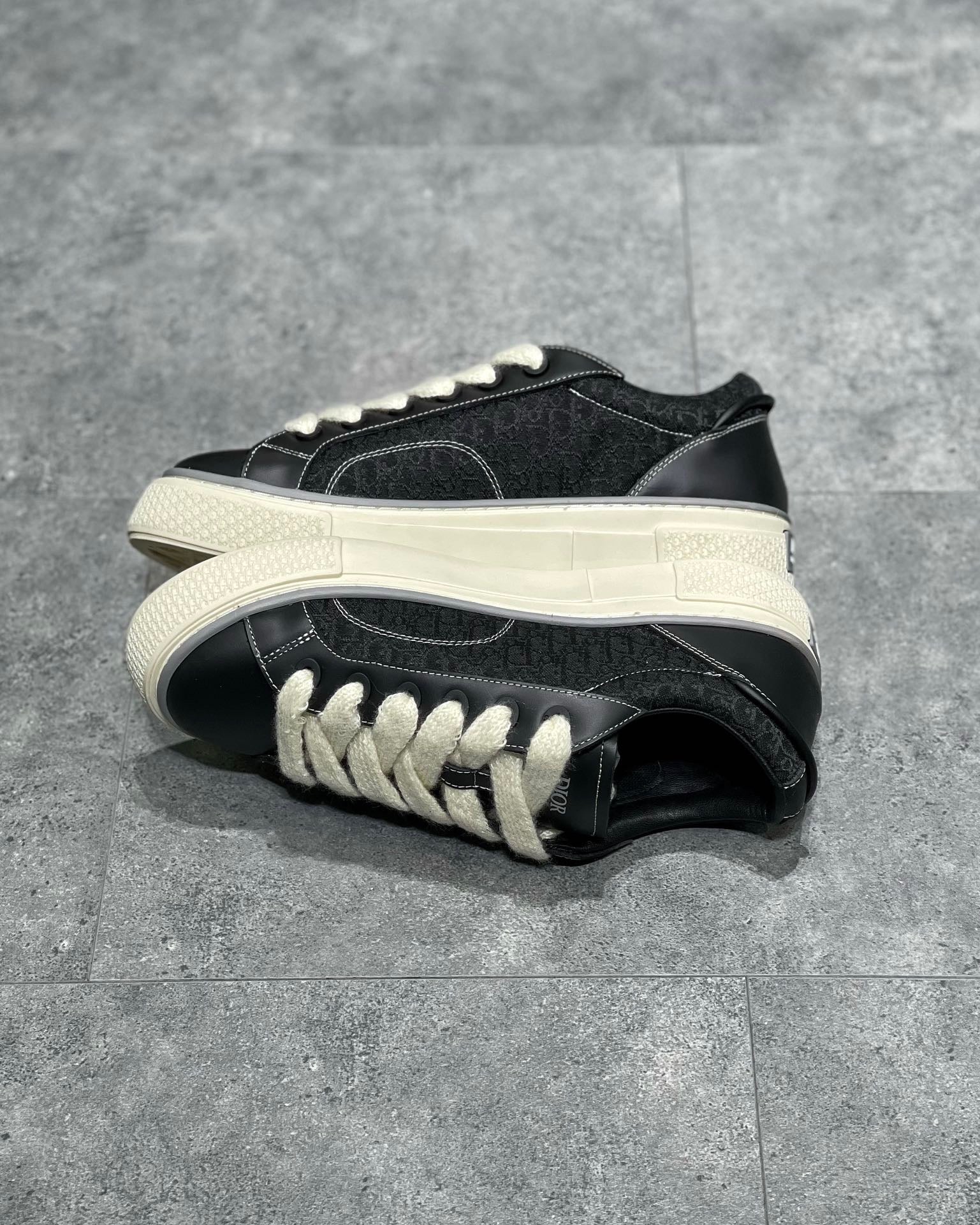 CD B33 SNEAKER