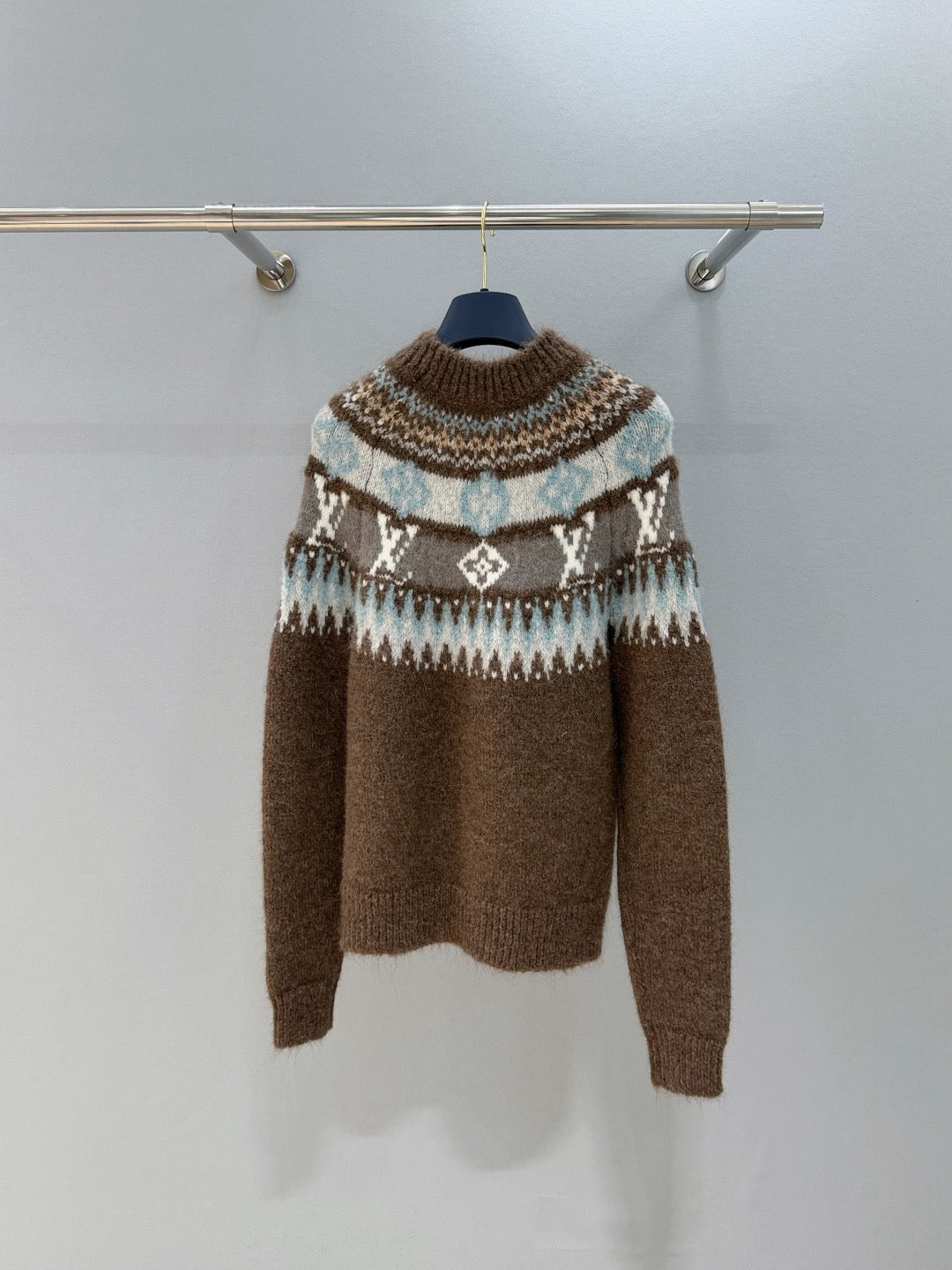 LOU JUMPER