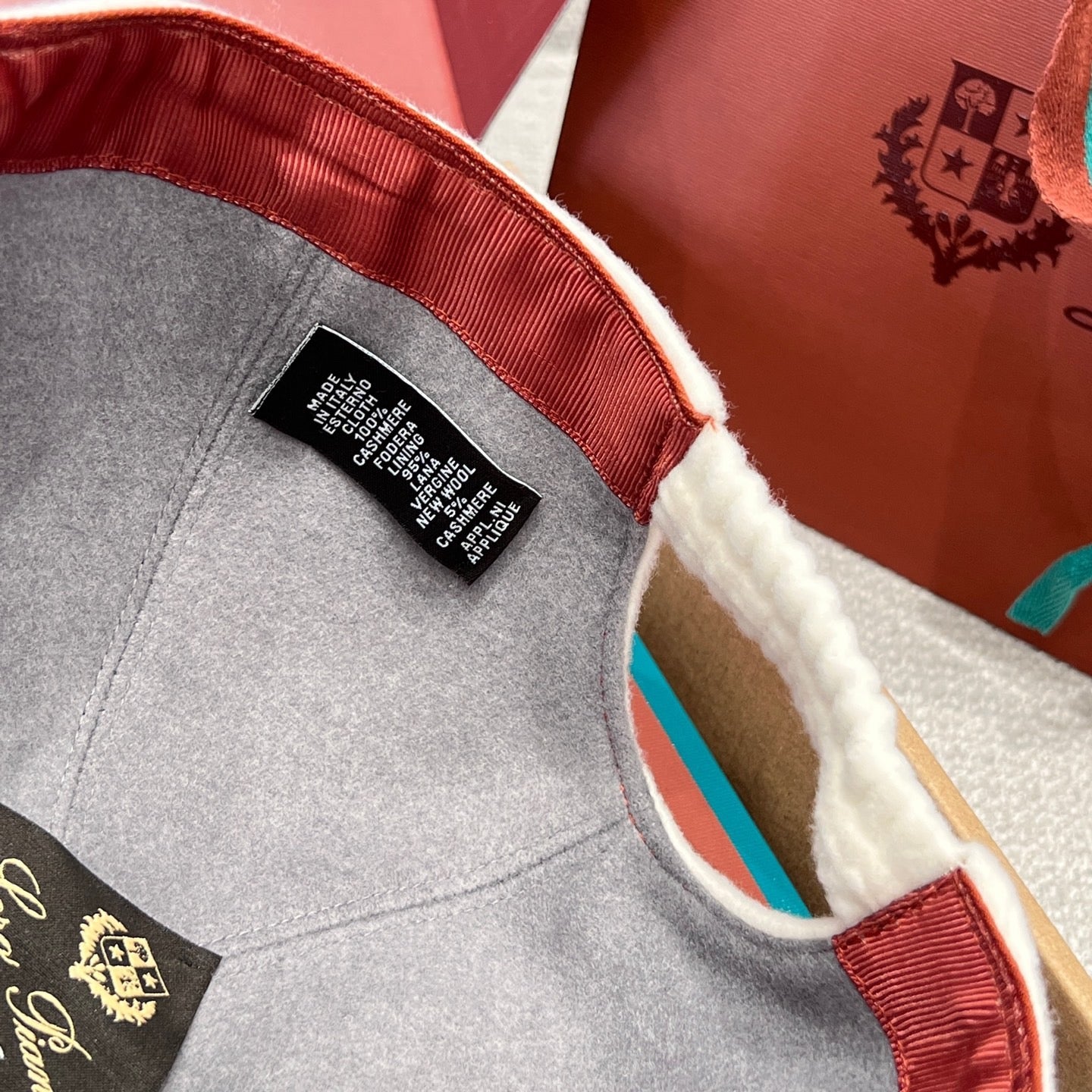 LORO P CASHMERE CAP
