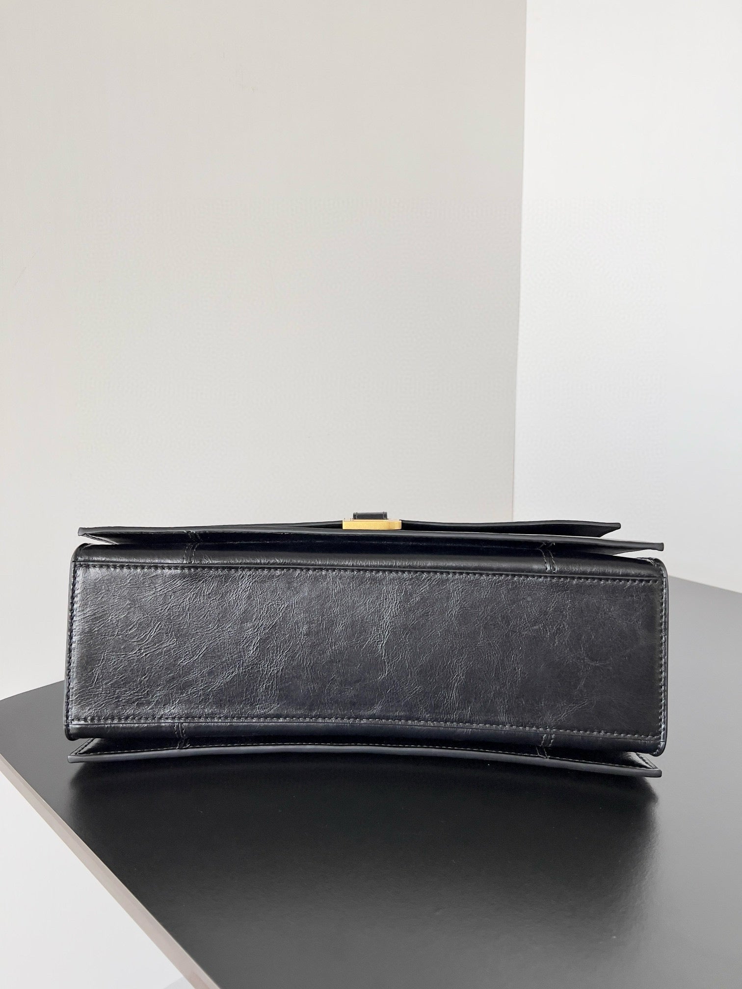 BAL MEDIUM CRUSH BAG