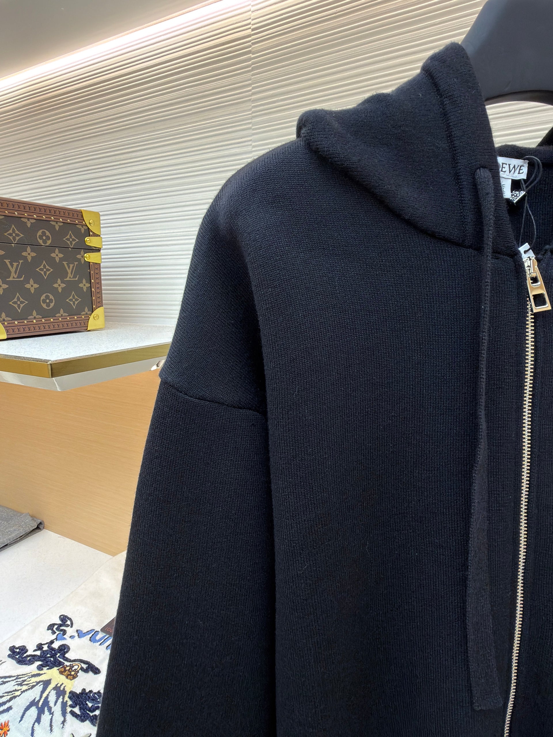 LOEW ZIP HOODIE