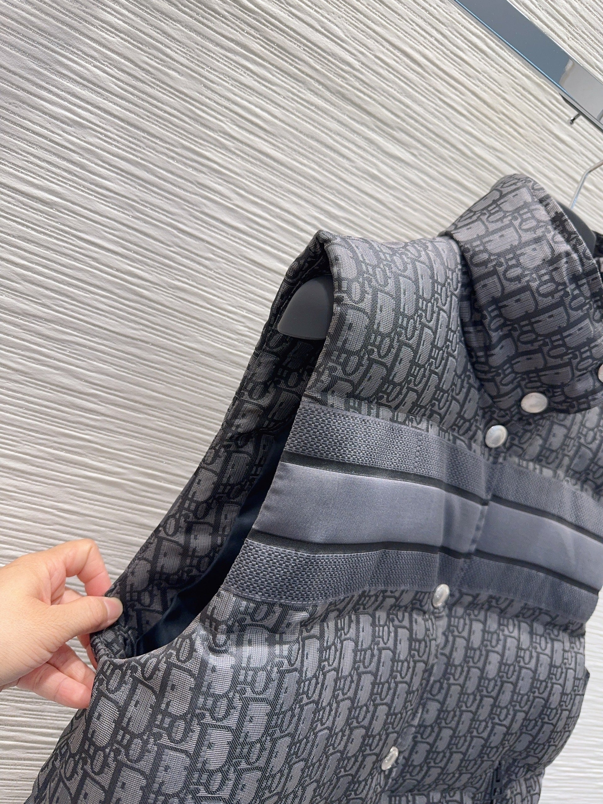 CD VEST