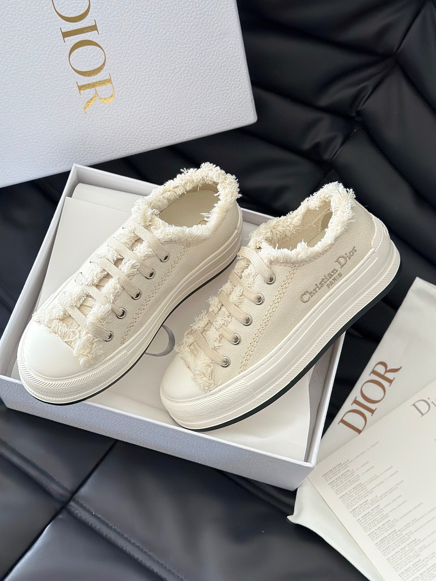 CD WALKIN SNEAKER