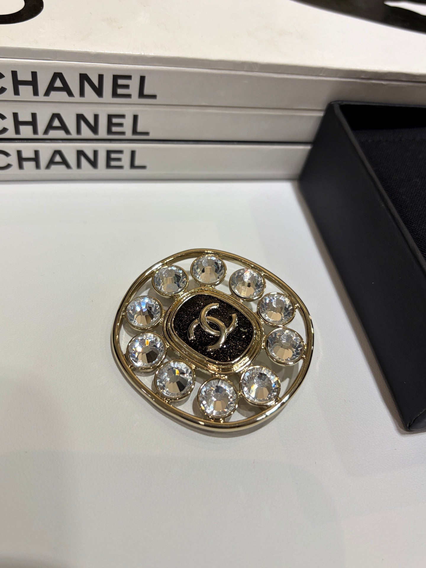 CC BROOCHE