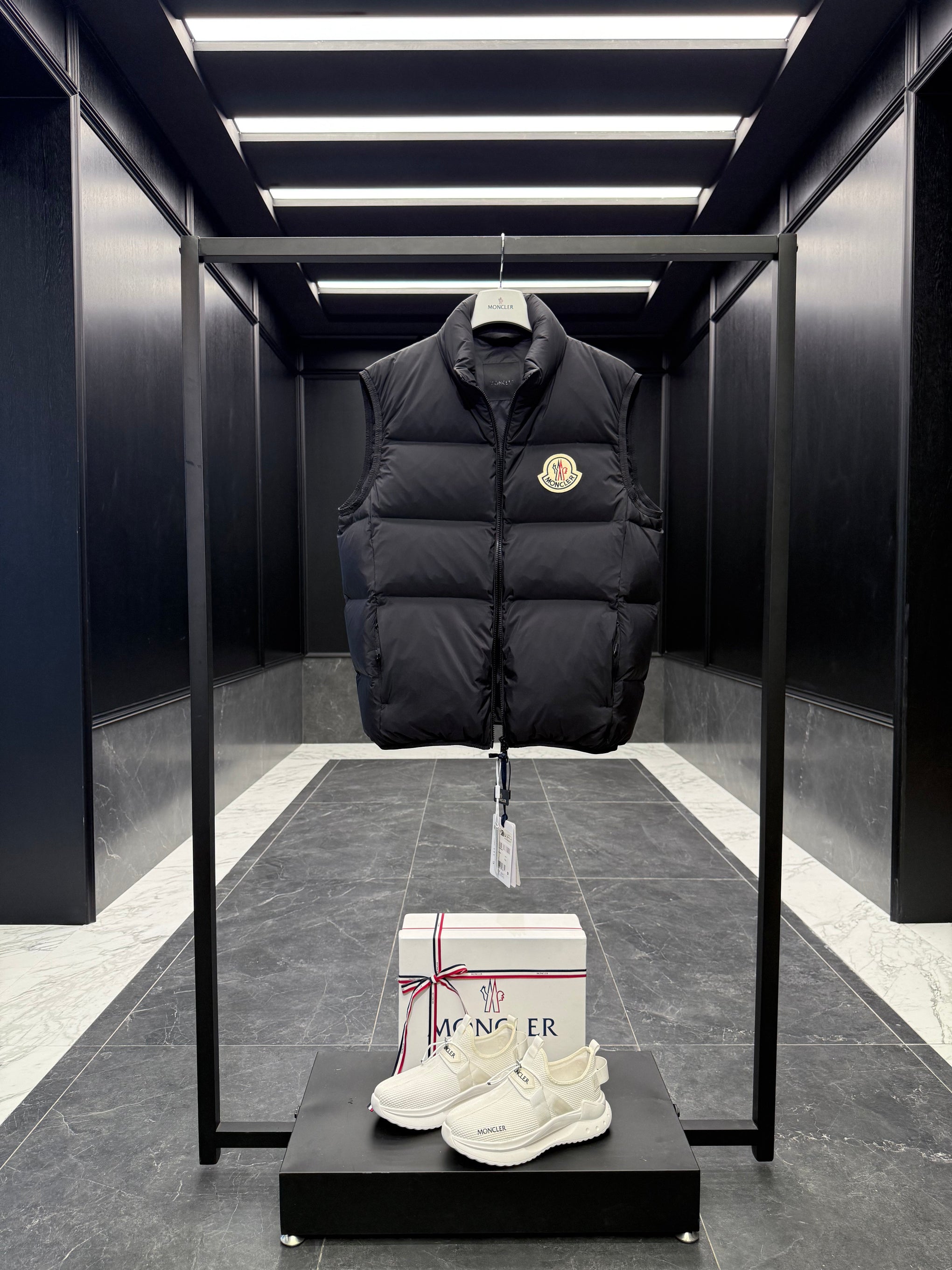MONC ALMAZ VEST