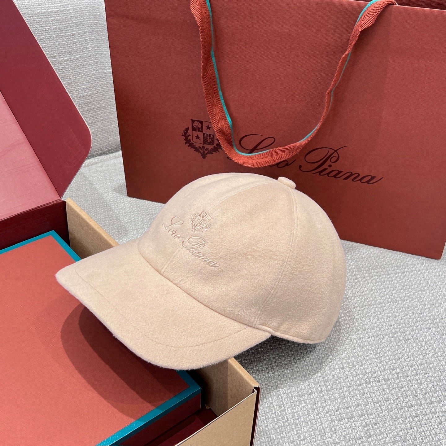 LORO P CASHMERE CAP