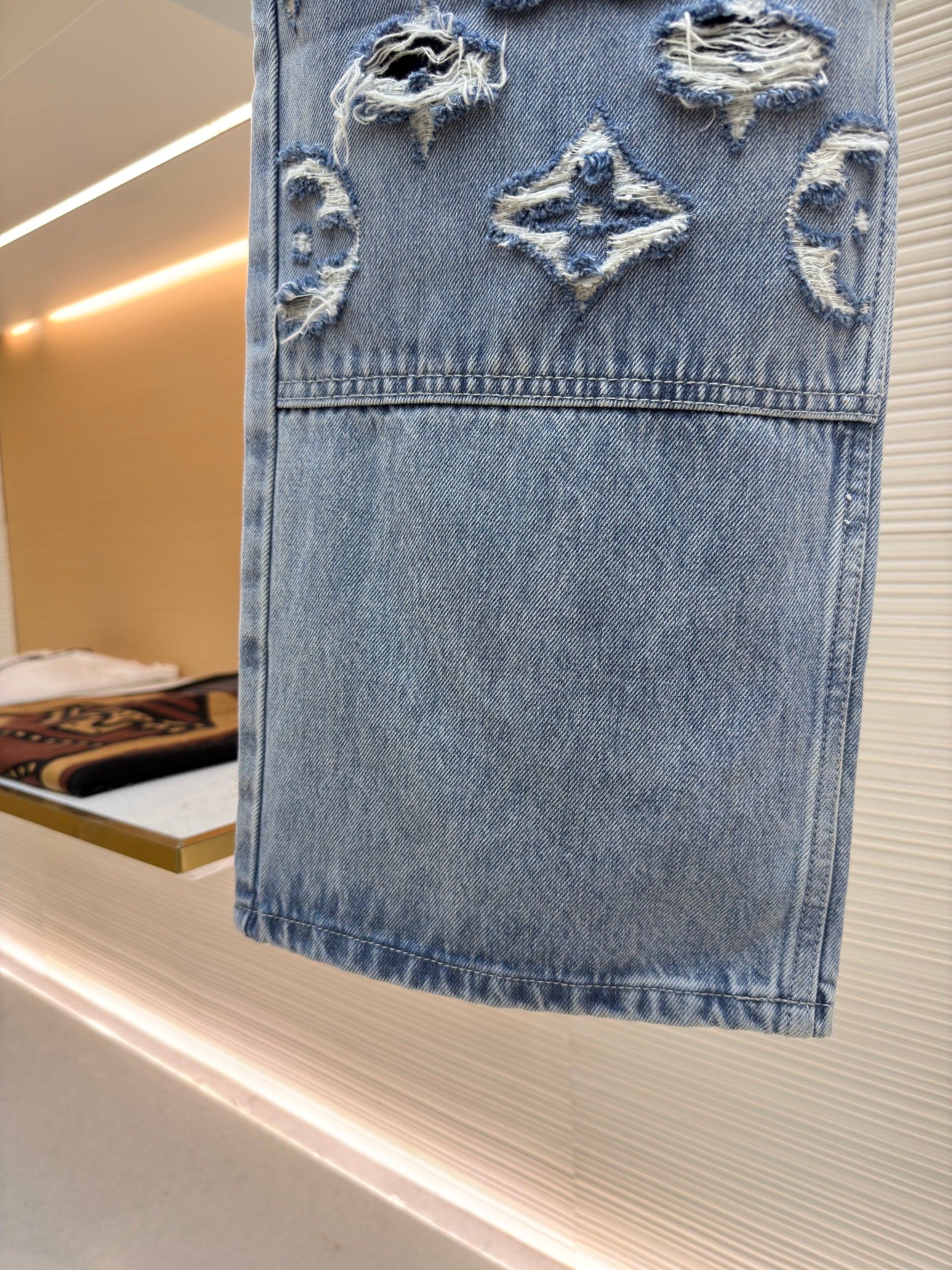 LOU JEANS