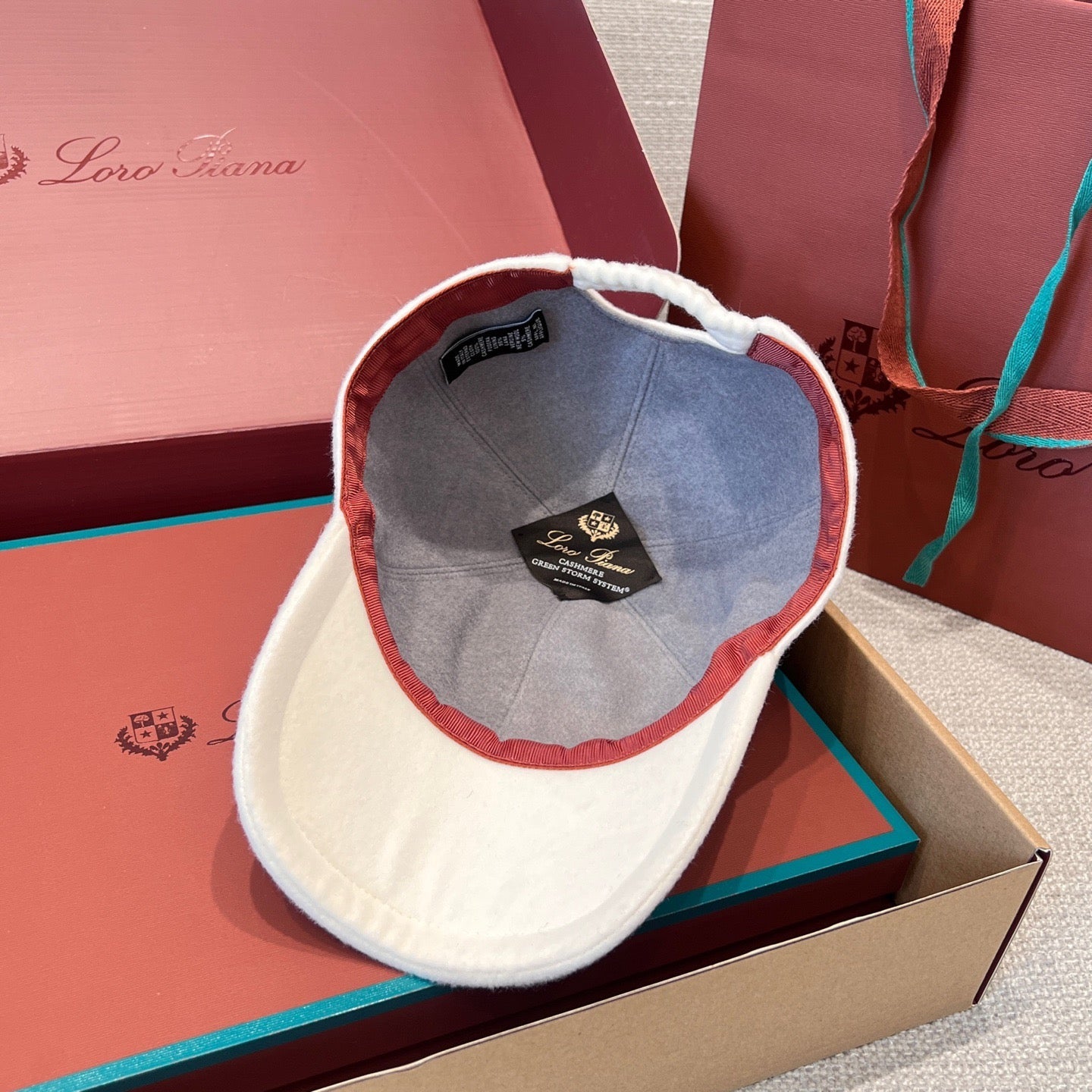 LORO P CASHMERE CAP