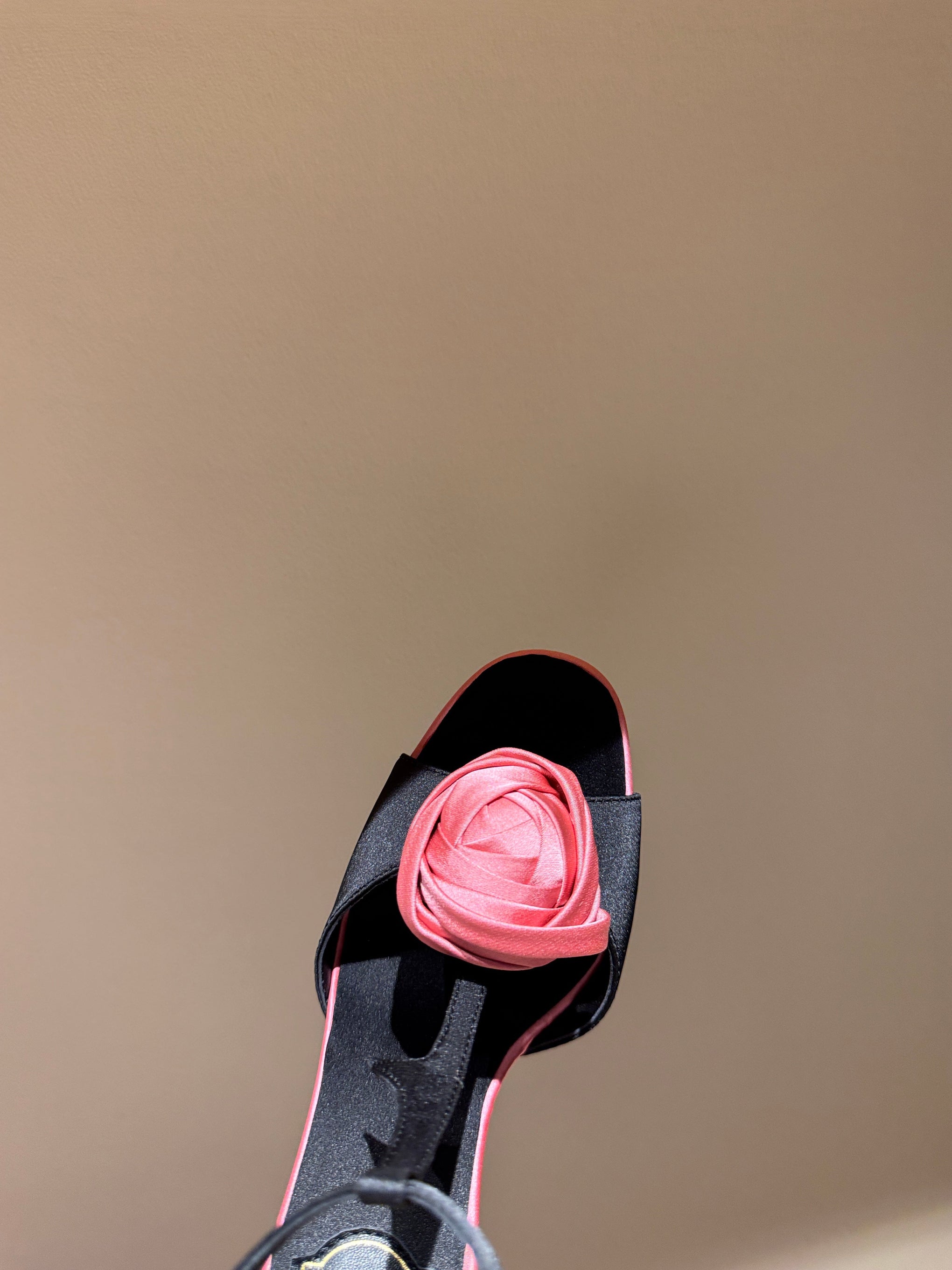 ROGER V HEELS