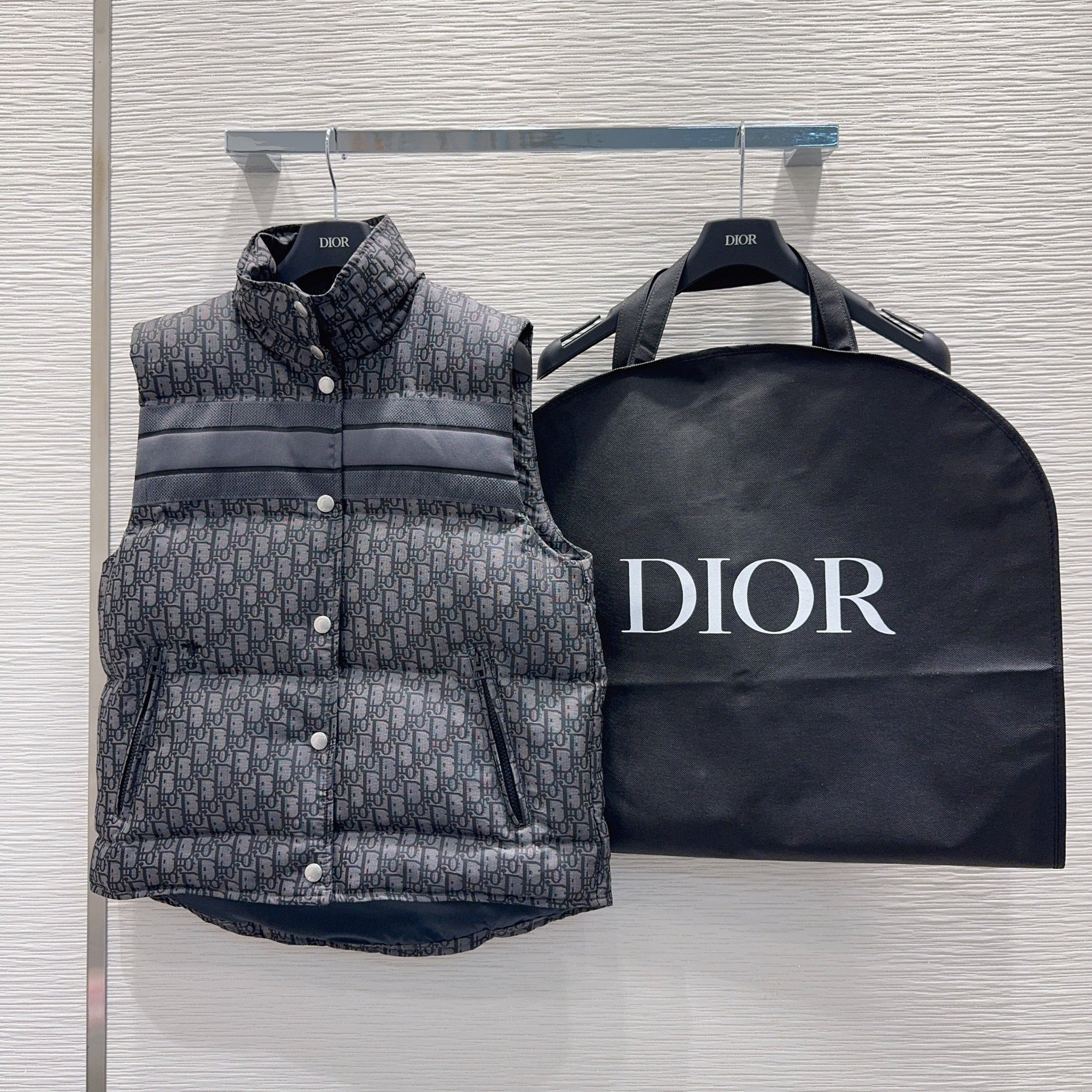 CD VEST