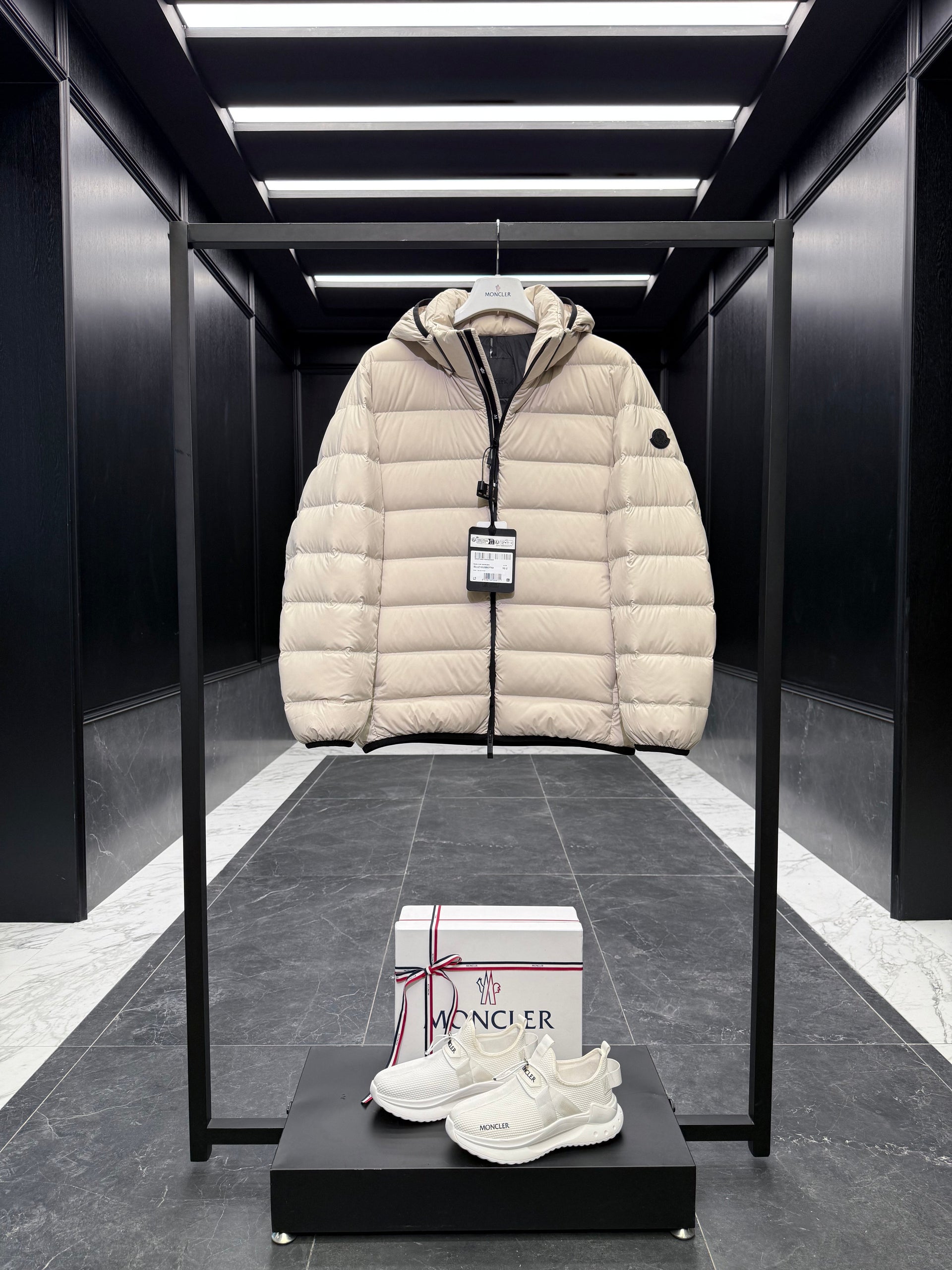 MONC JELUZ JACKET