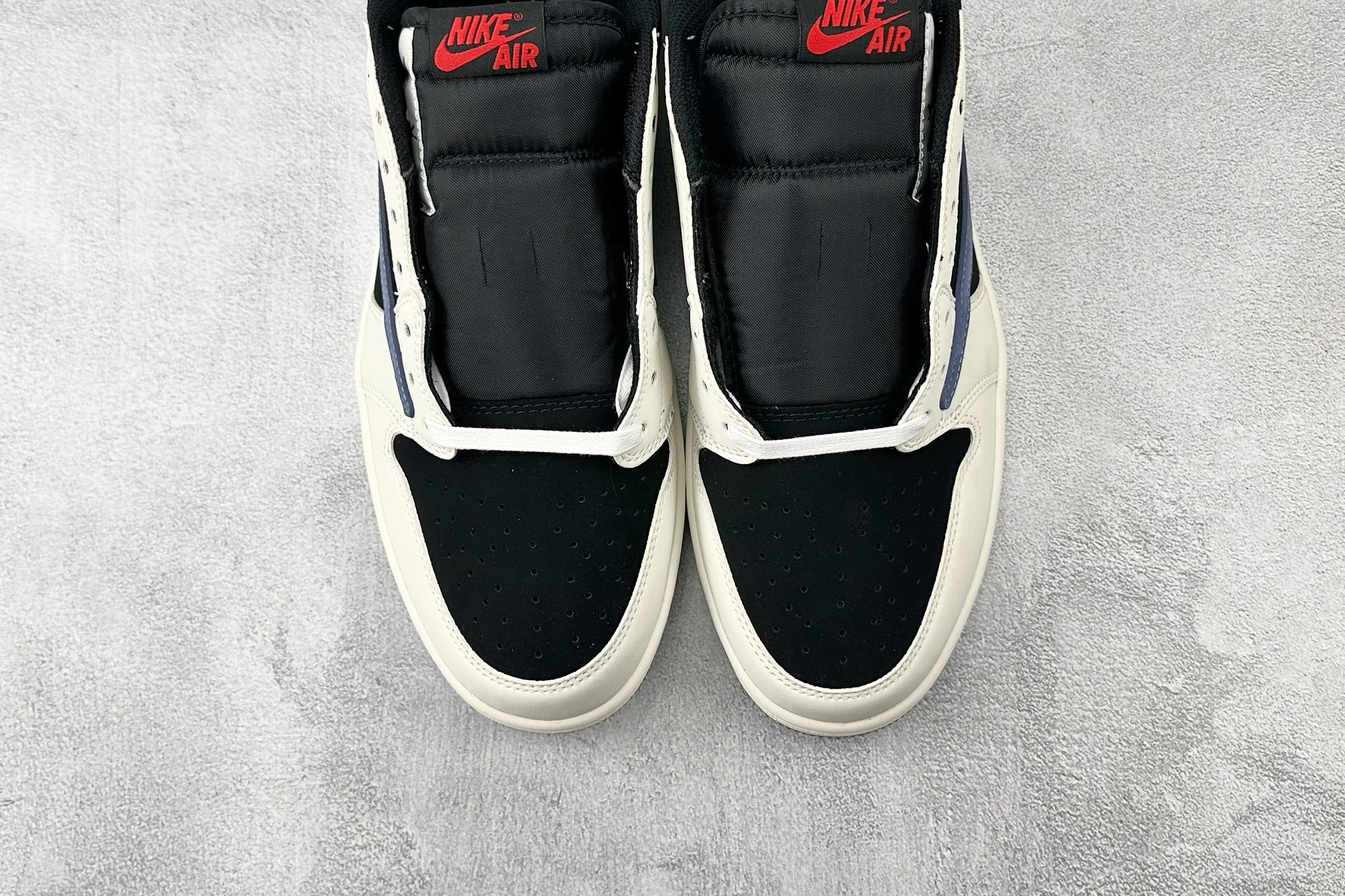 TRAVIS S x JORDAN 1 LOW