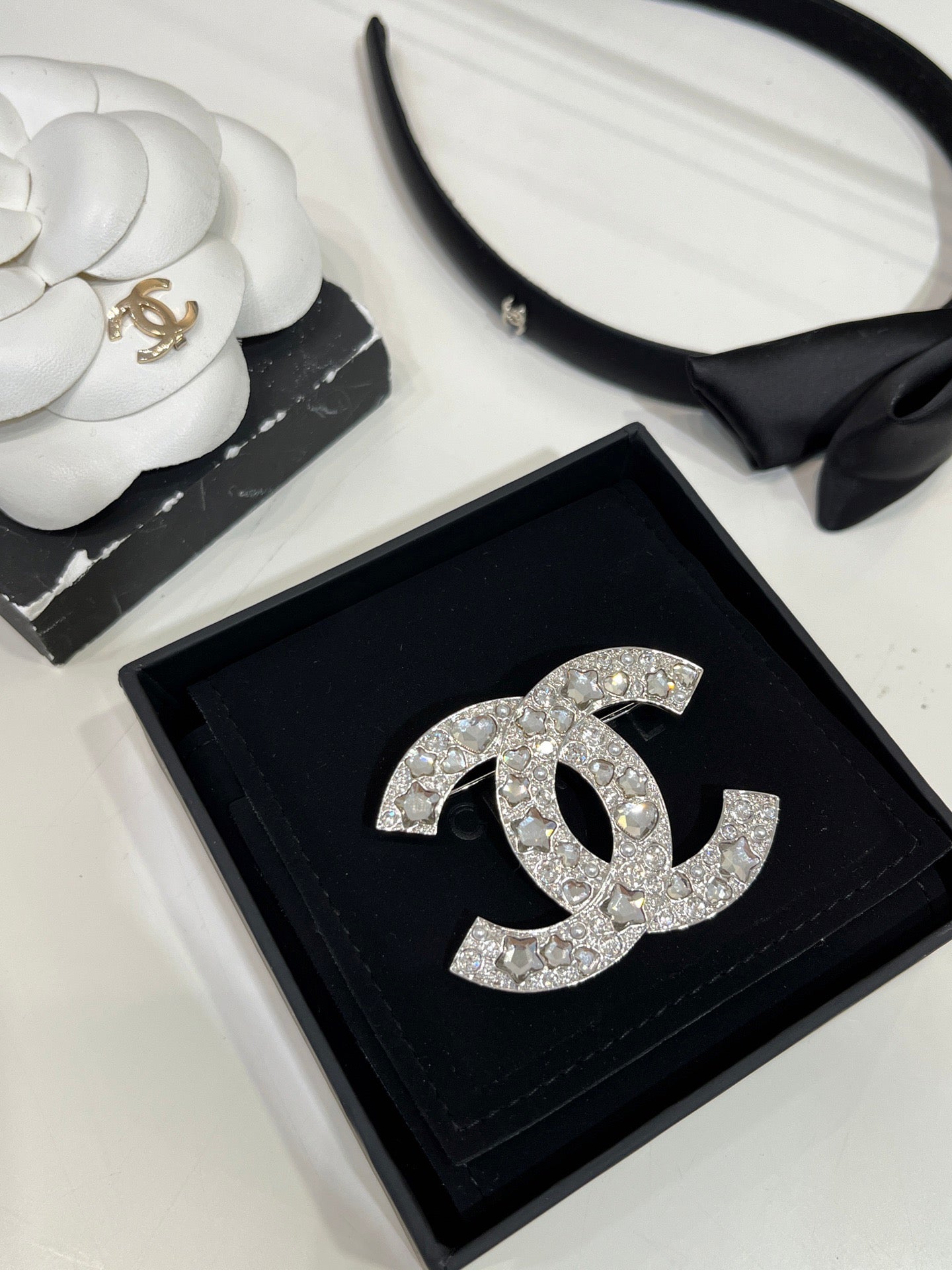 CC BROOCHE