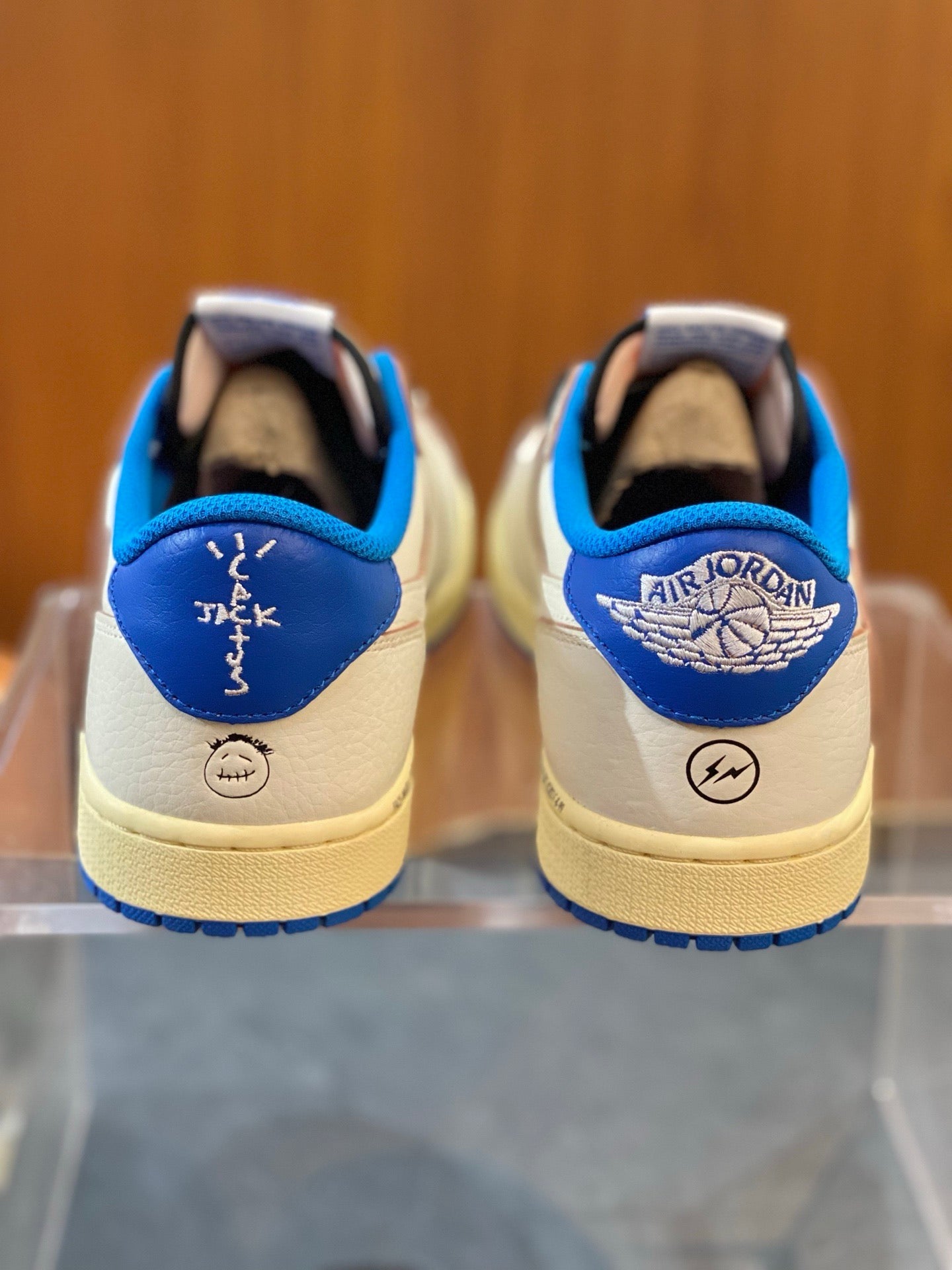 TRAVIS S x JORDAN 1 LOW SNEAKERS