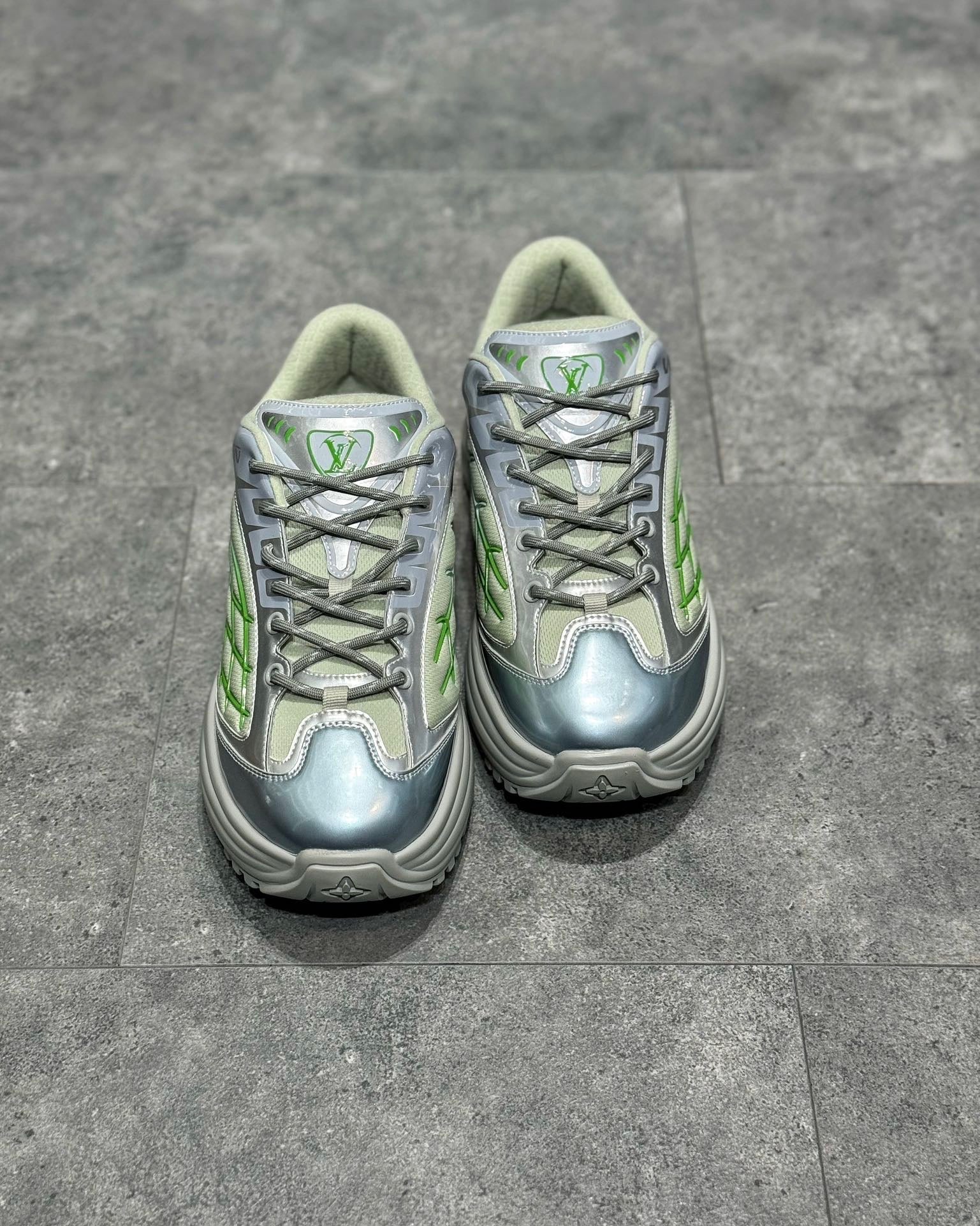 LOU DISCOVERY TRAINERS
