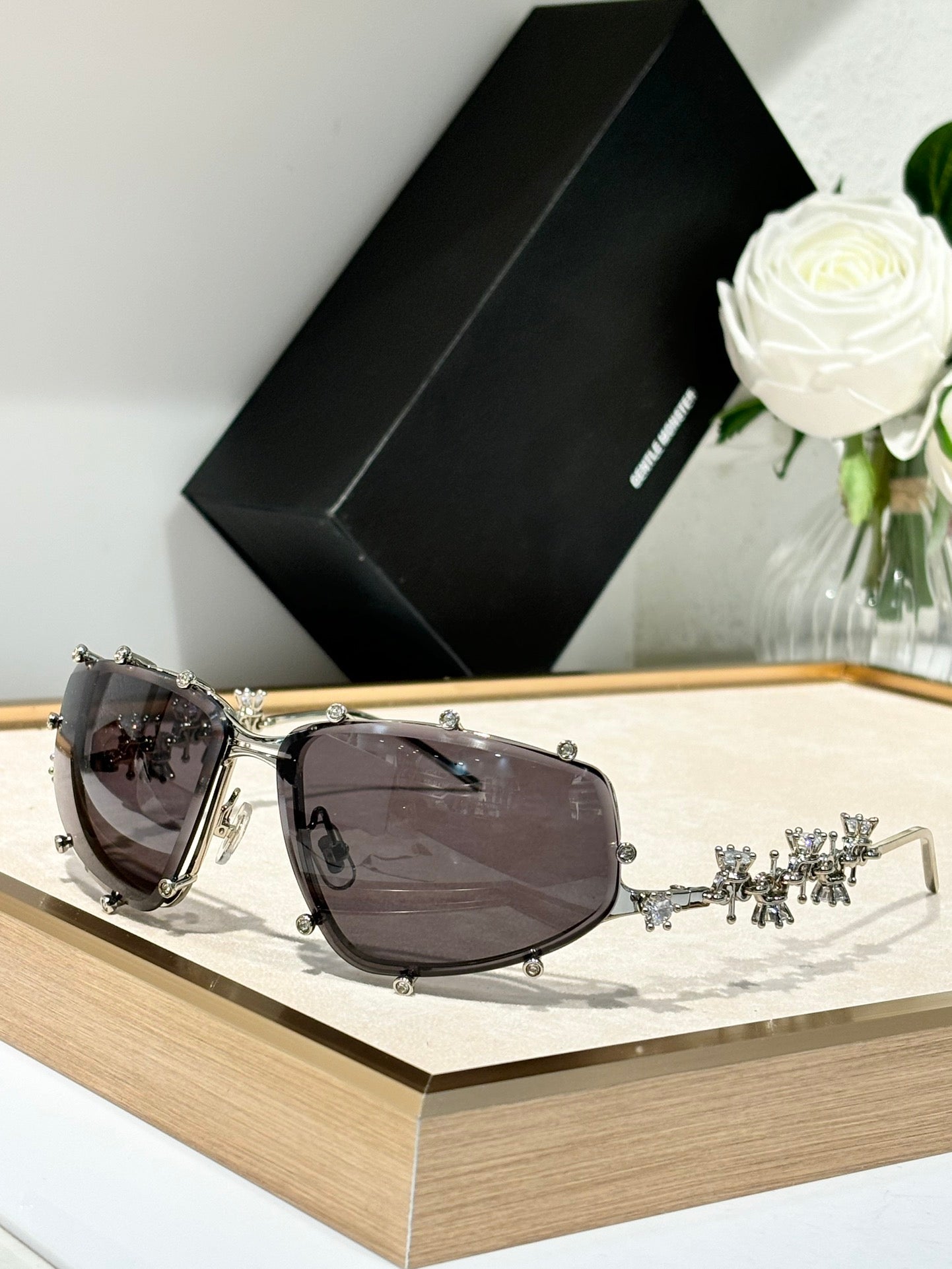 GENTLE M SUNGLASSES