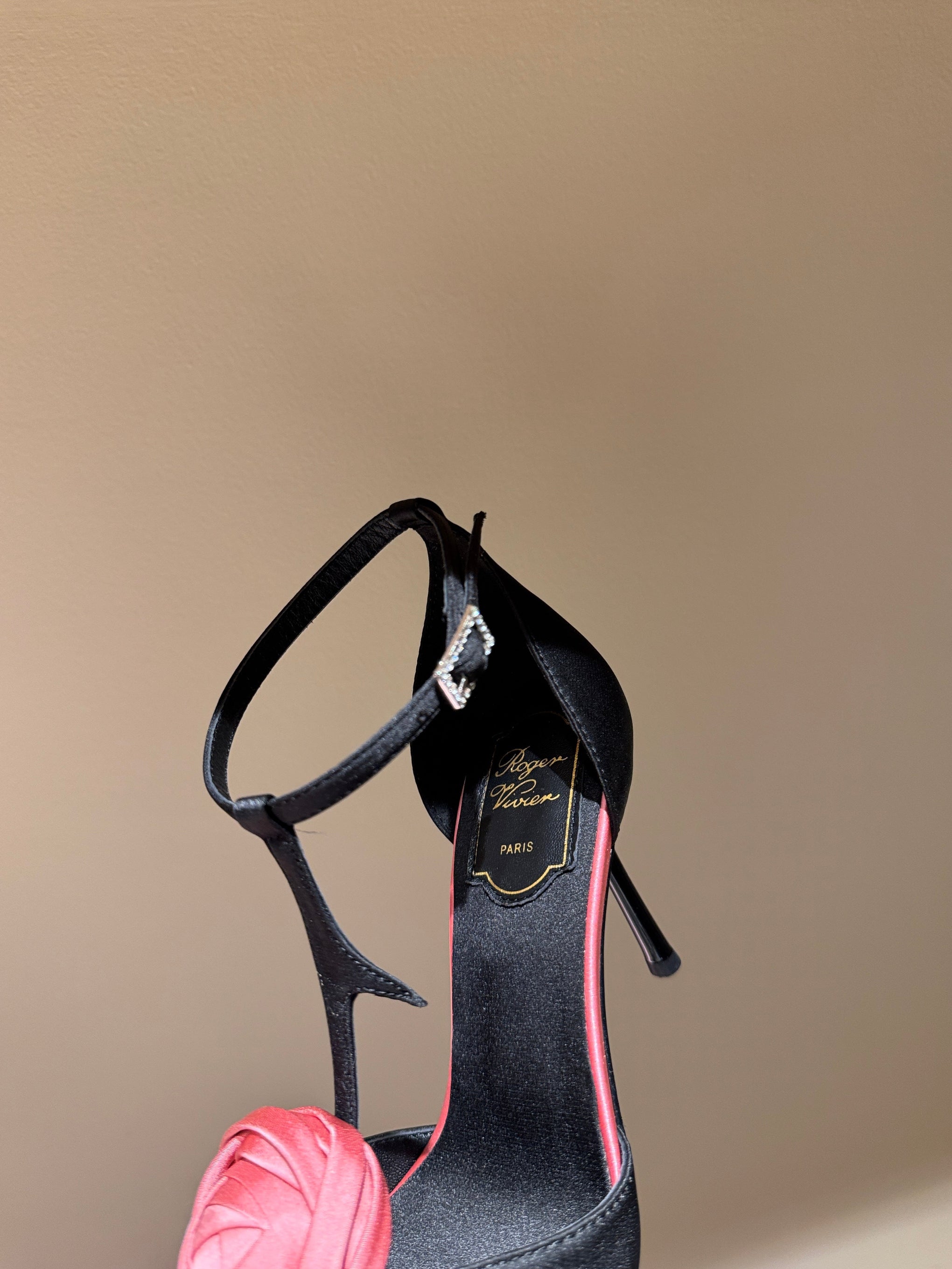 ROGER V HEELS