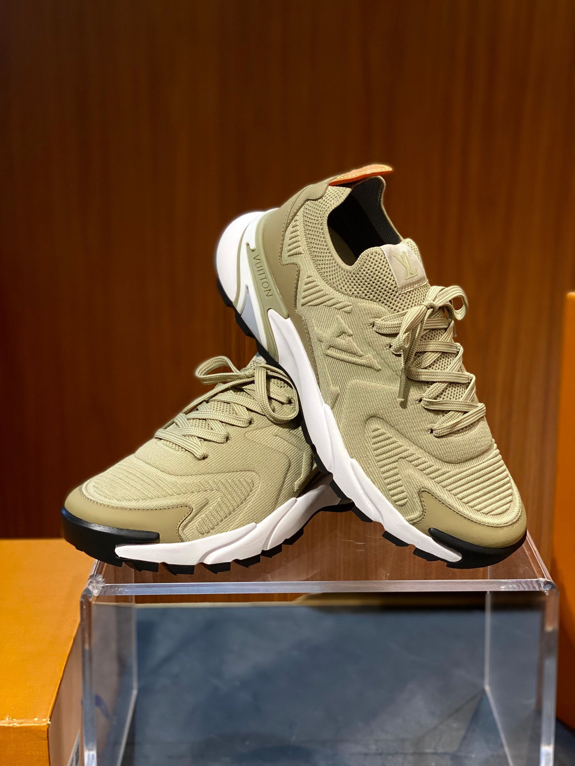 LOU RUNNER TATIC TRAINERS